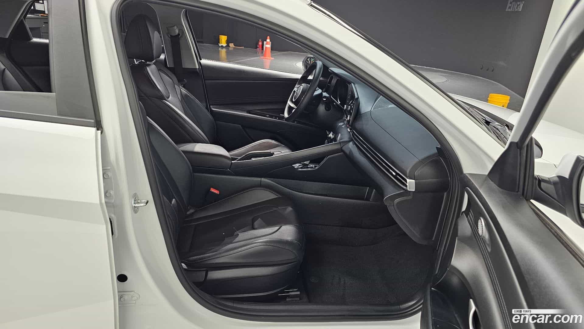 AVANTE Hyundai 2023.0-OPTION-016