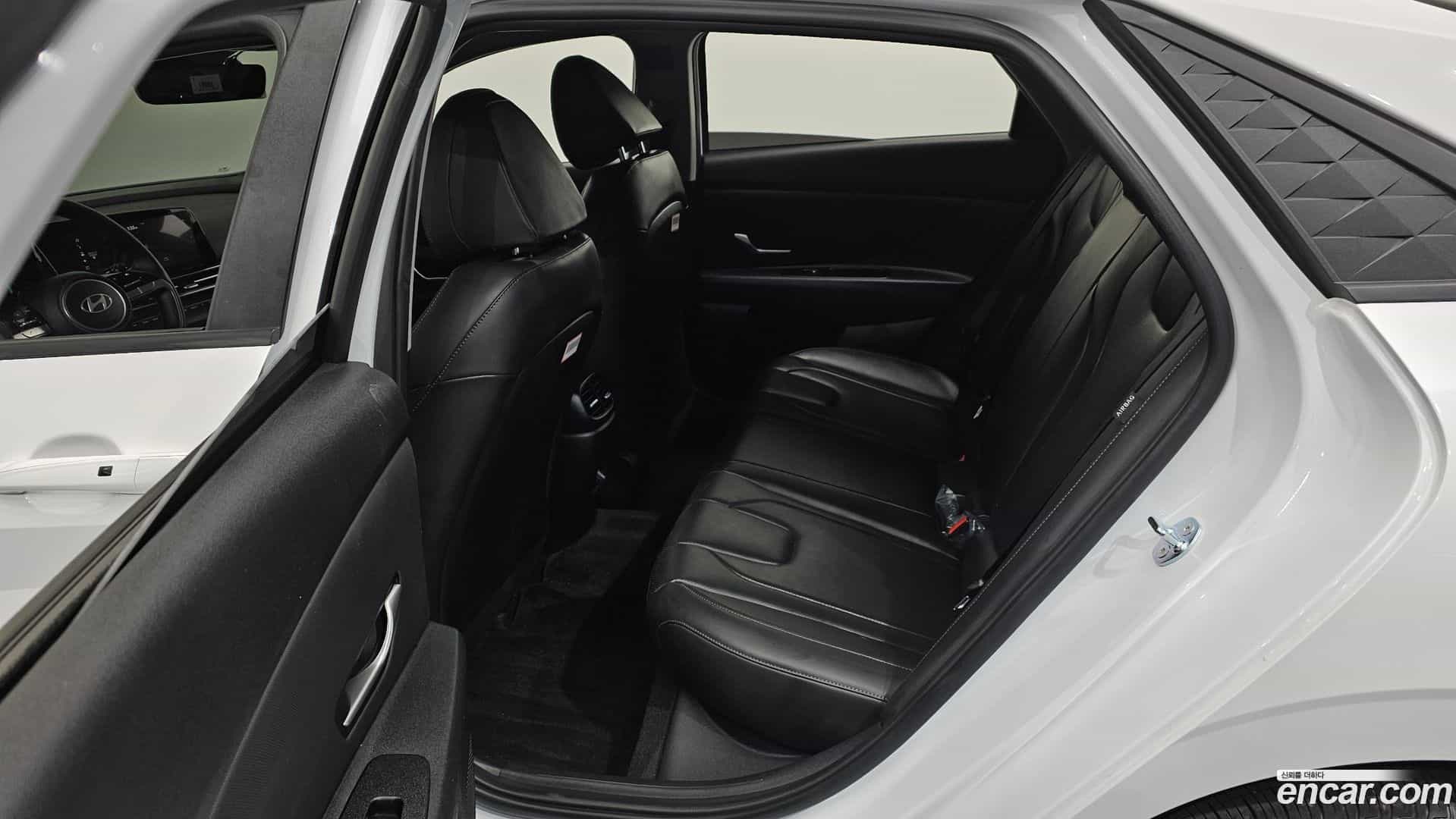 AVANTE Hyundai 2024.11-OPTION-015