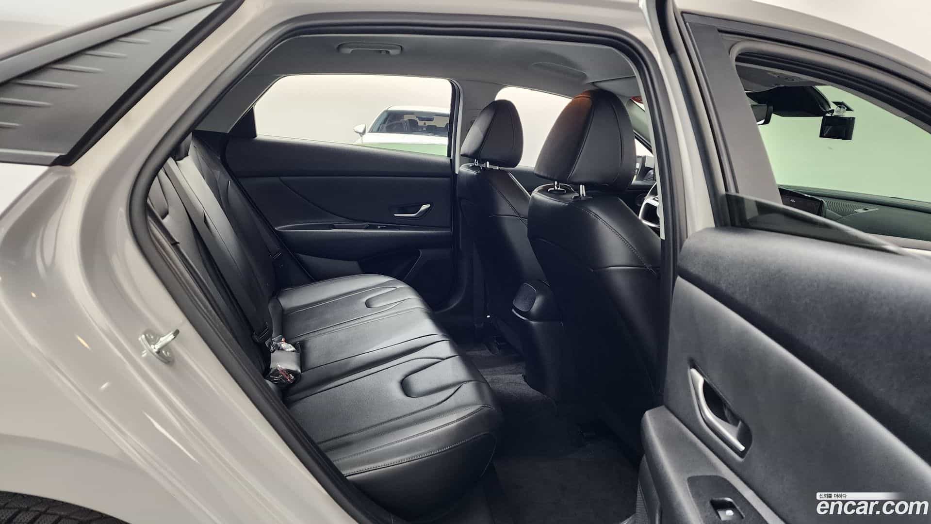 AVANTE Hyundai 2023.0-OPTION-016