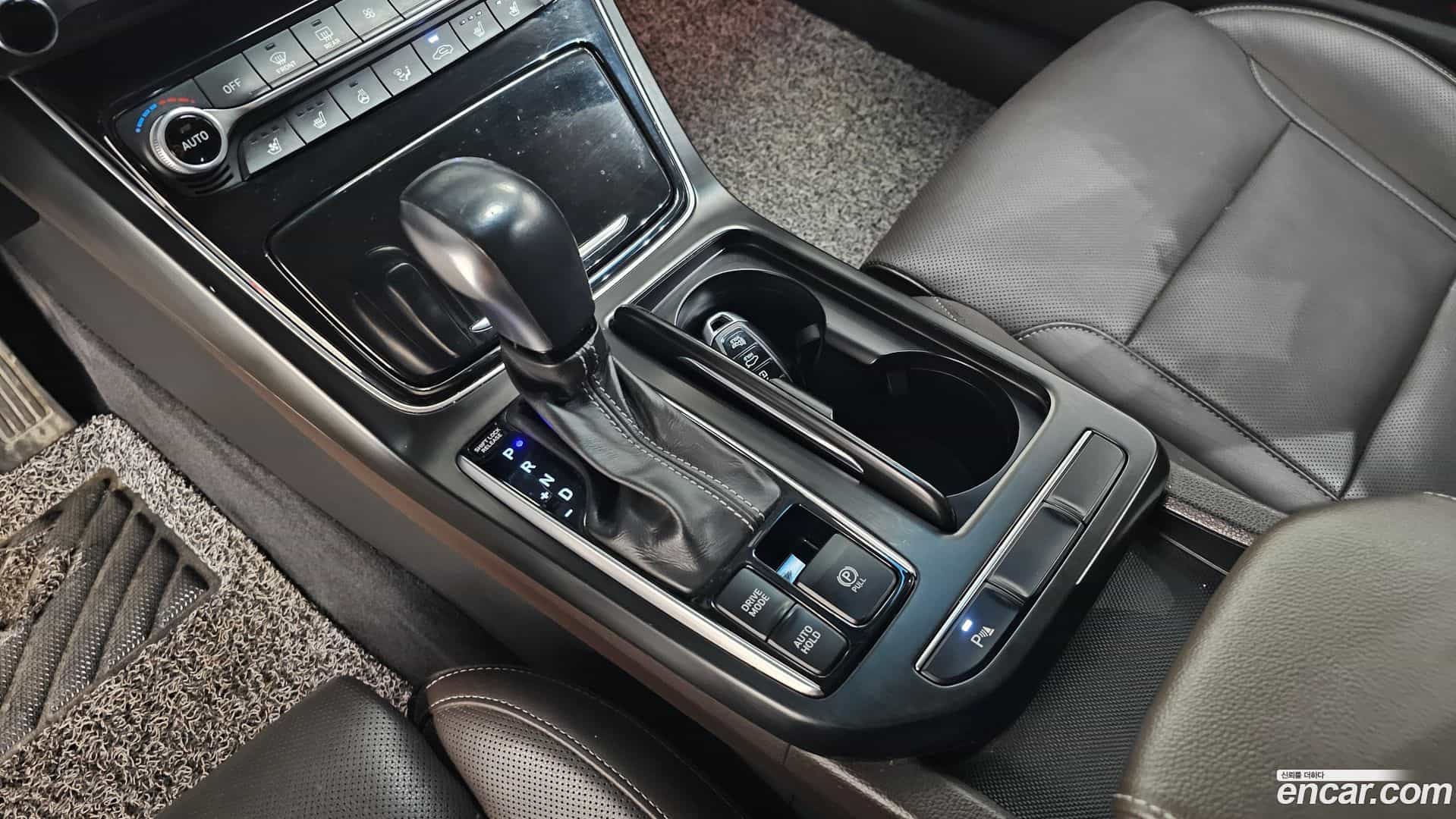 Grandeur Hyundai 2017.9-INNER-009