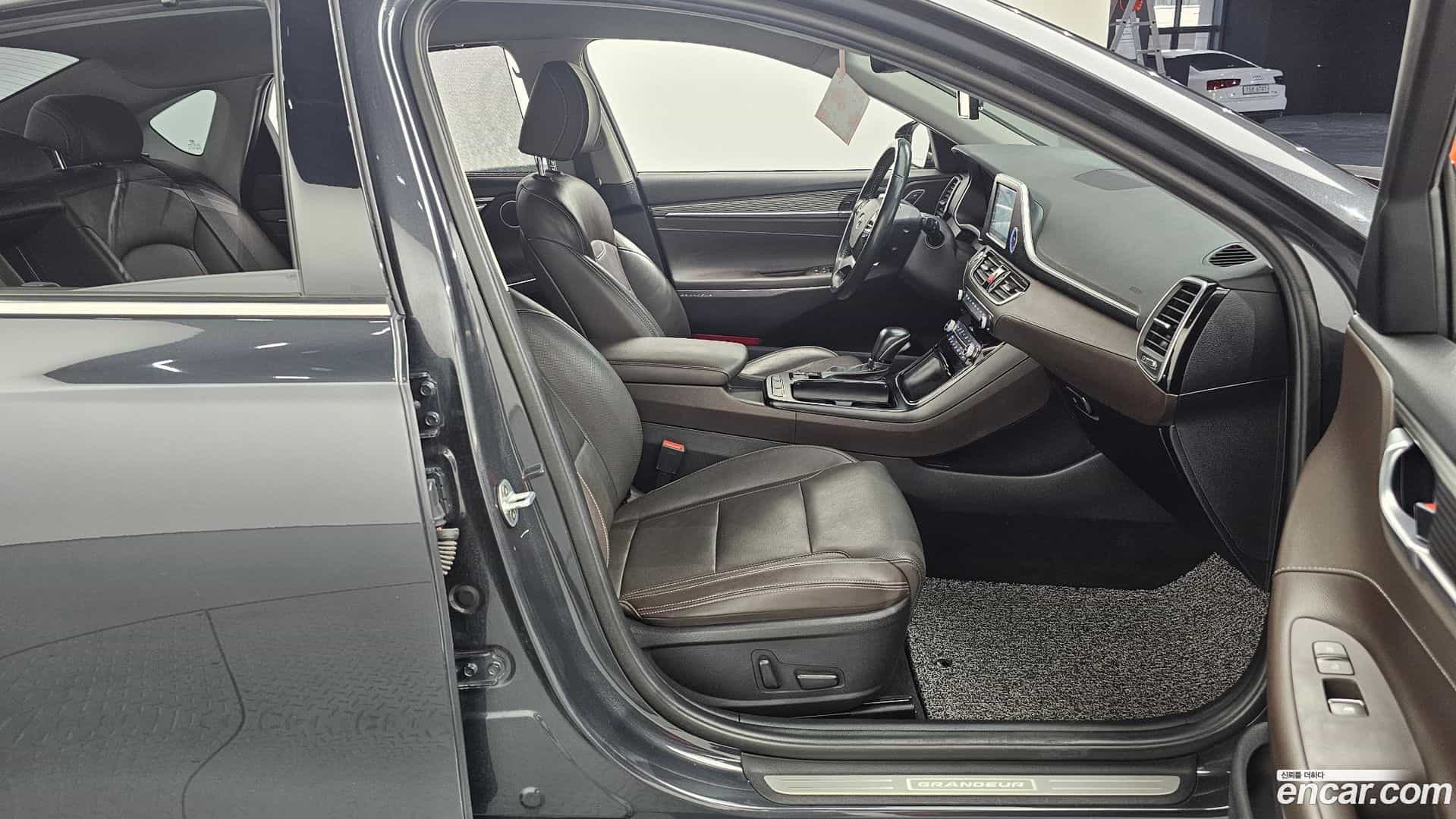 Grandeur Hyundai 2017.9-INNER-010
