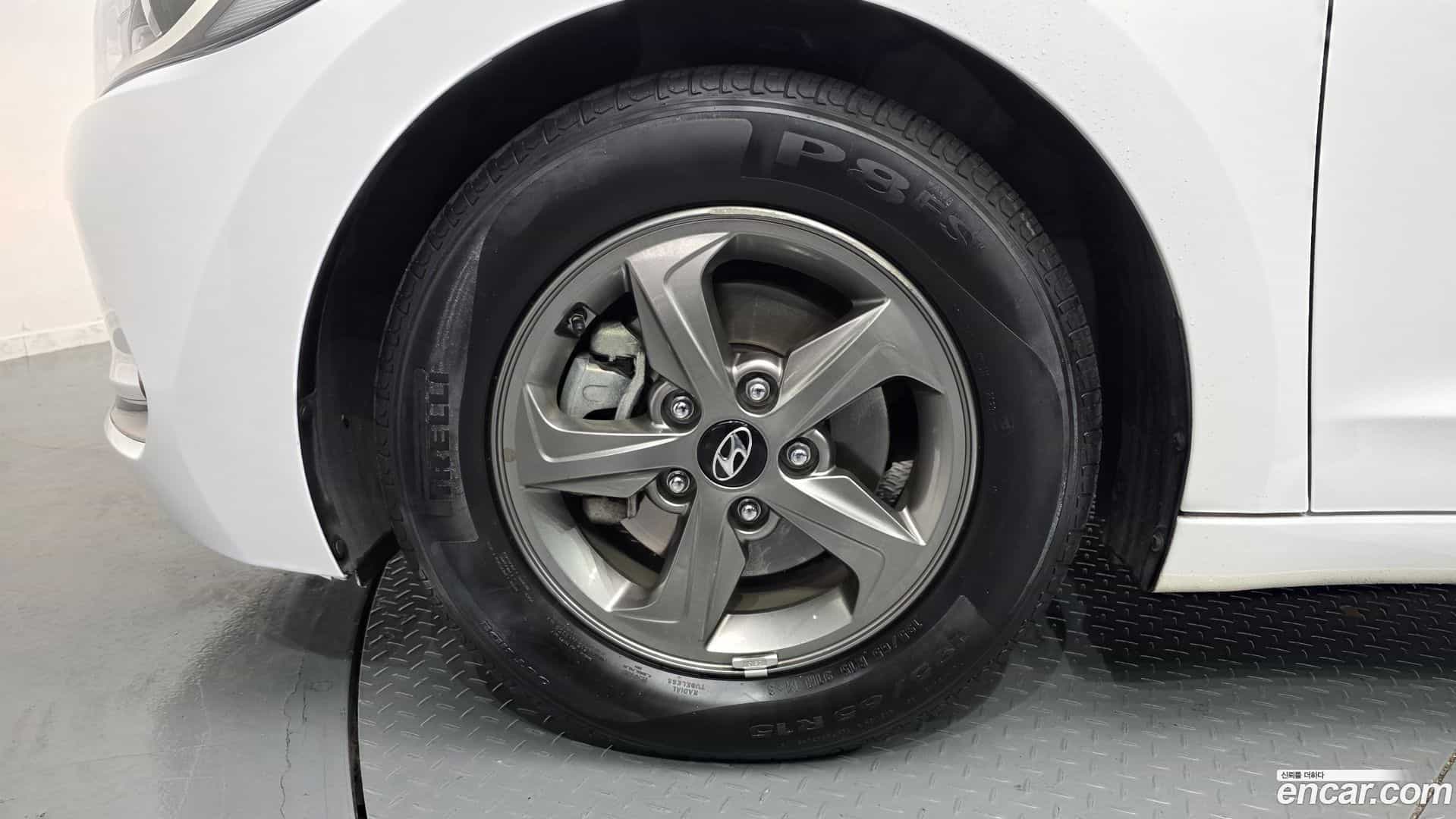 AVANTE Hyundai 2016.5-OUTER-005