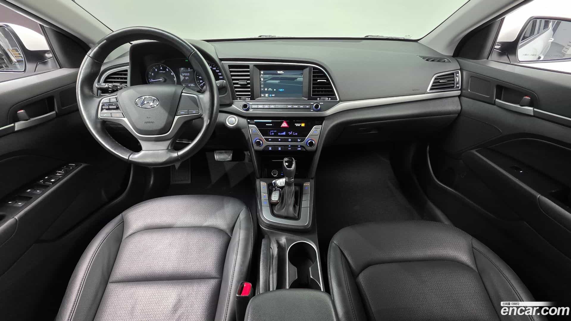 AVANTE Hyundai 2016.5-INNER-007