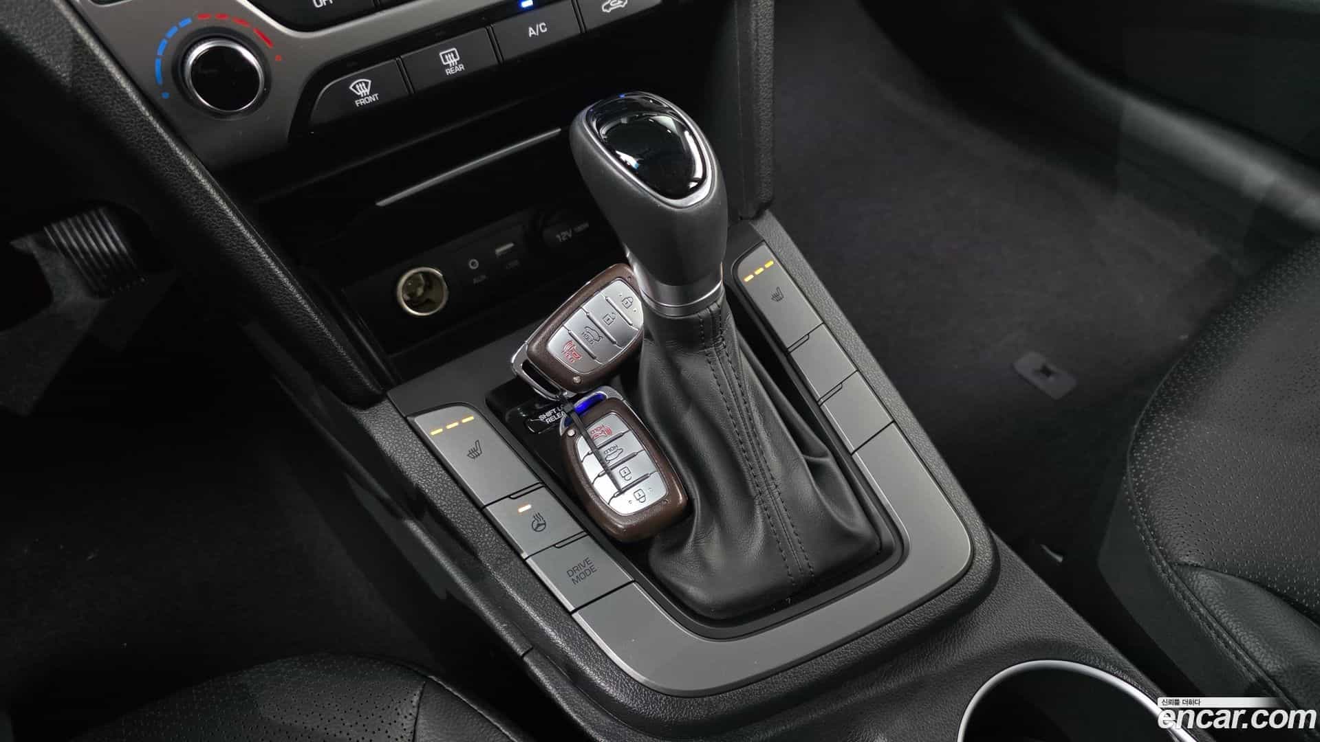 AVANTE Hyundai 2016.5-INNER-009