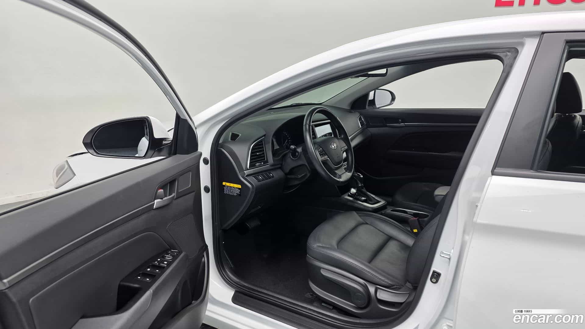 AVANTE Hyundai 2016.5-INNER-010
