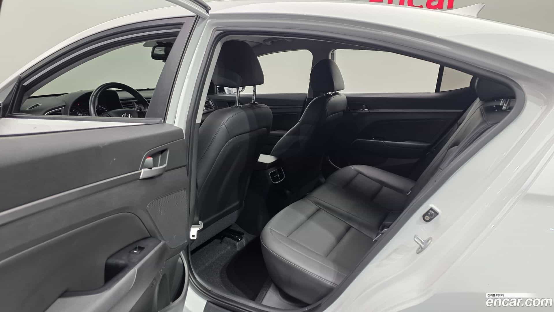 AVANTE Hyundai 2016.5-OPTION-015