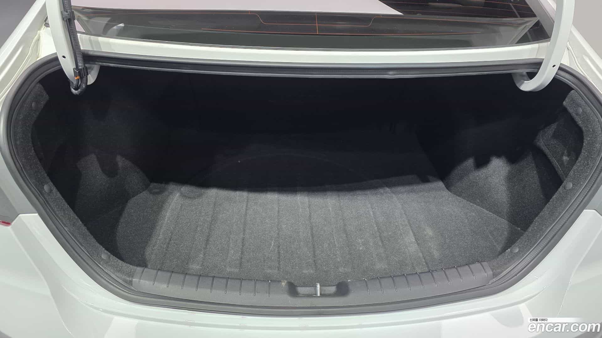 AVANTE Hyundai 2016.5-OPTION-021