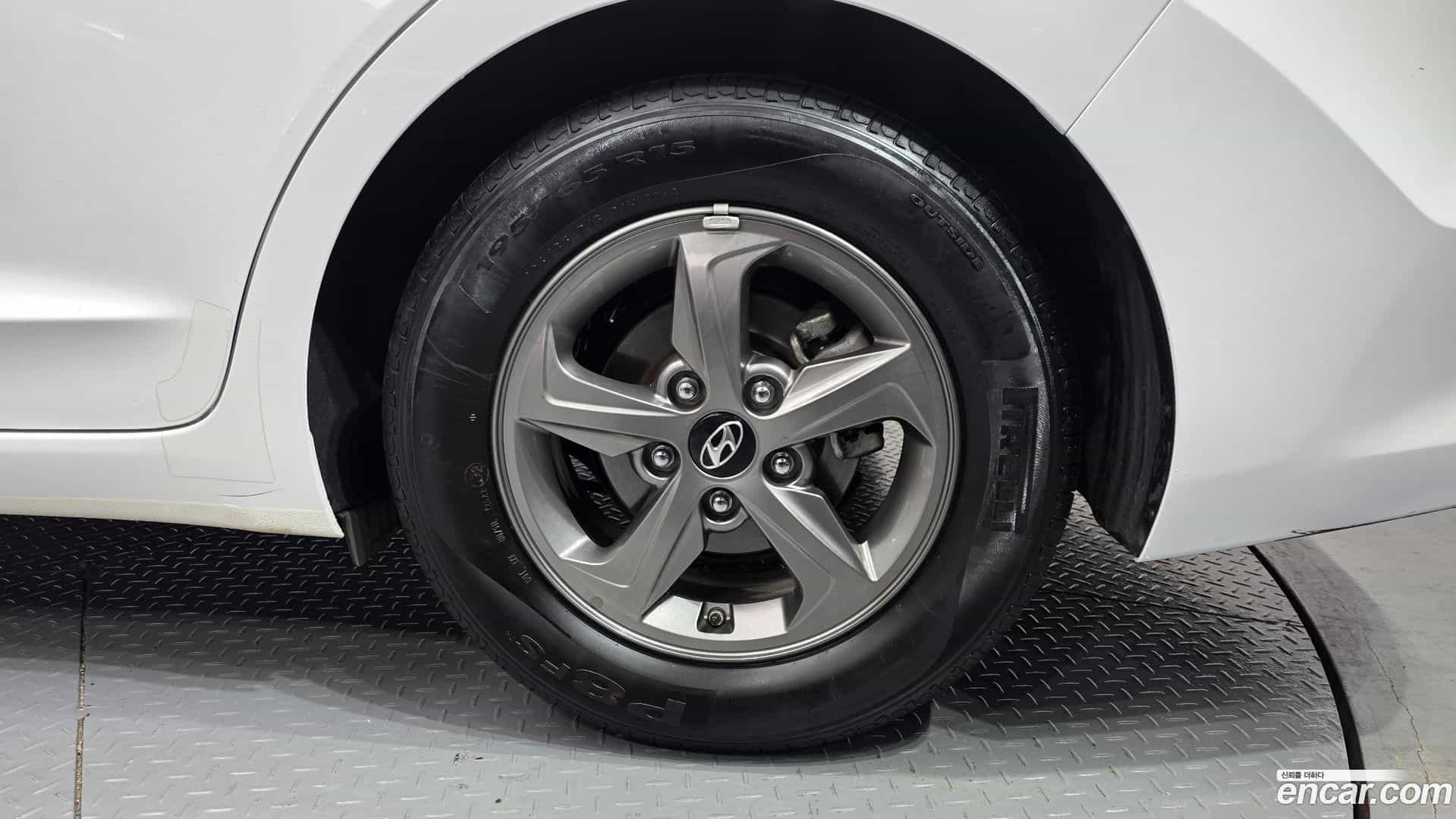 AVANTE Hyundai 2016.5-OUTER-031