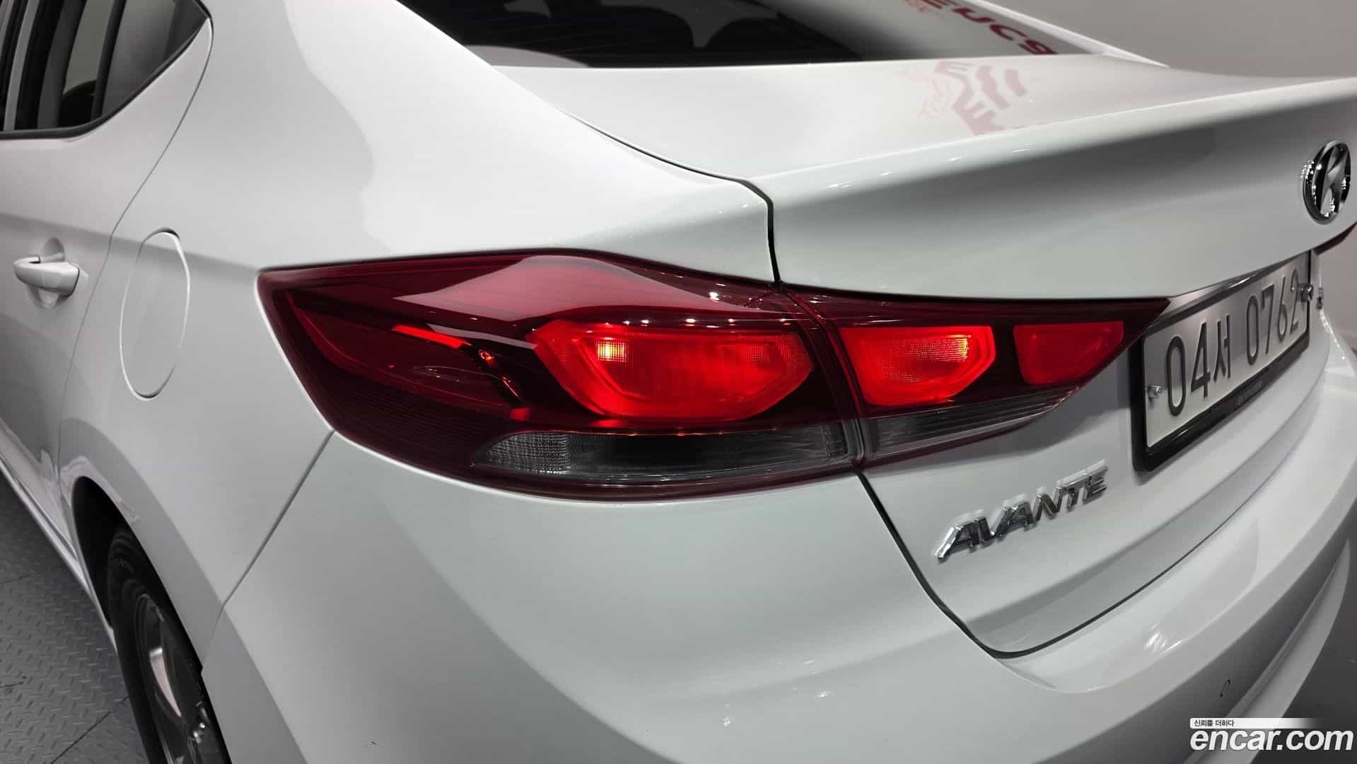 AVANTE Hyundai 2016.5-OUTER-033