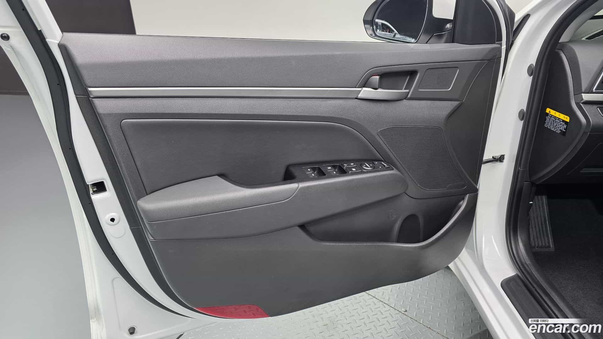 AVANTE Hyundai 2016.5-INNER-034