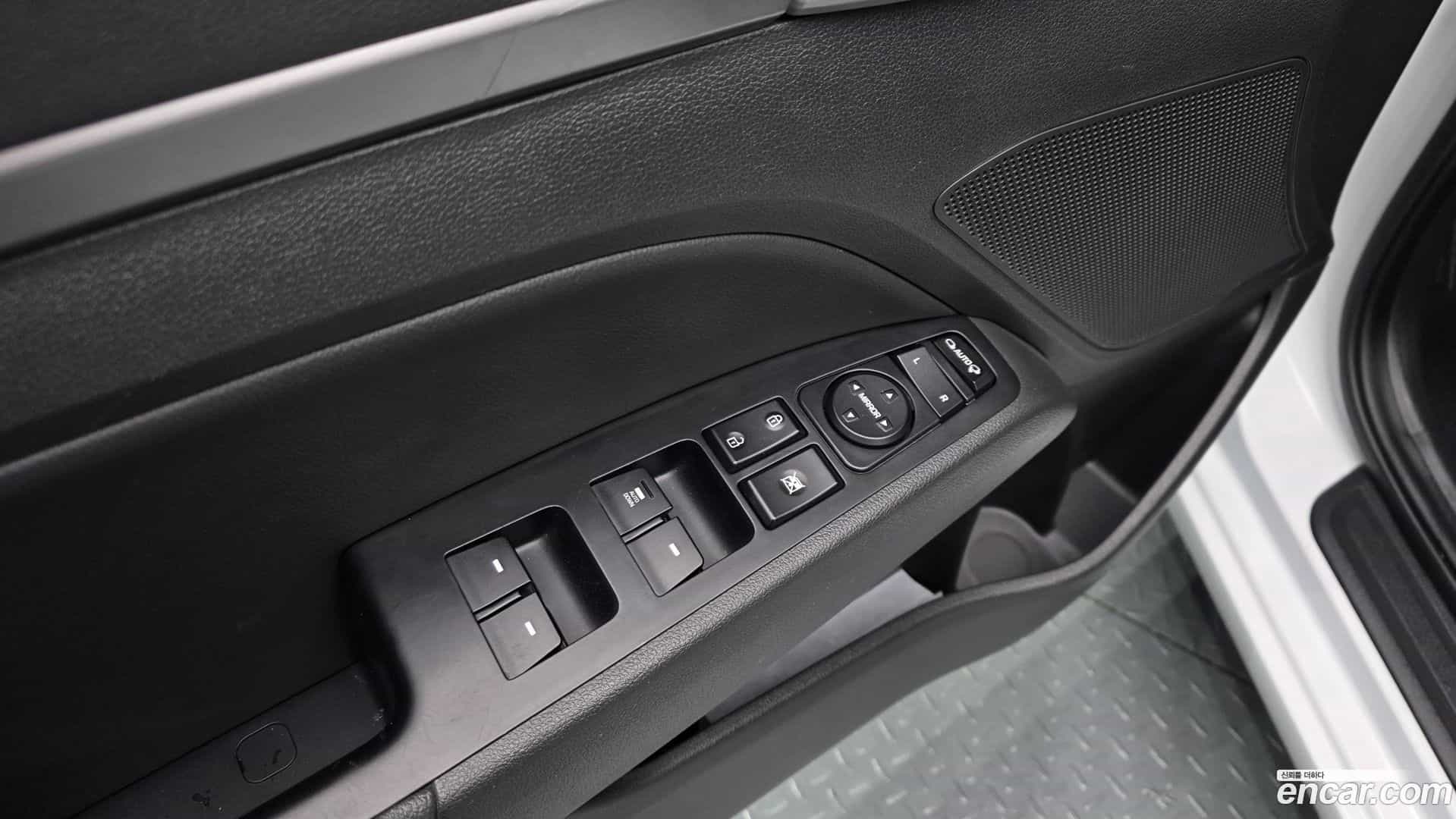 AVANTE Hyundai 2016.5-OPTION-043