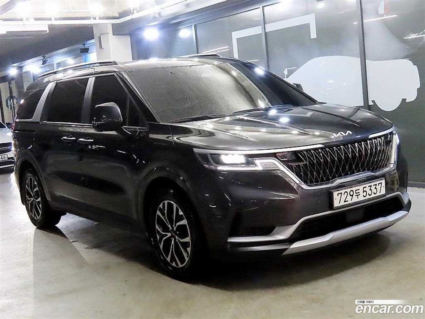 Main__Slider__Photo:Canival Kia 2023.2-0