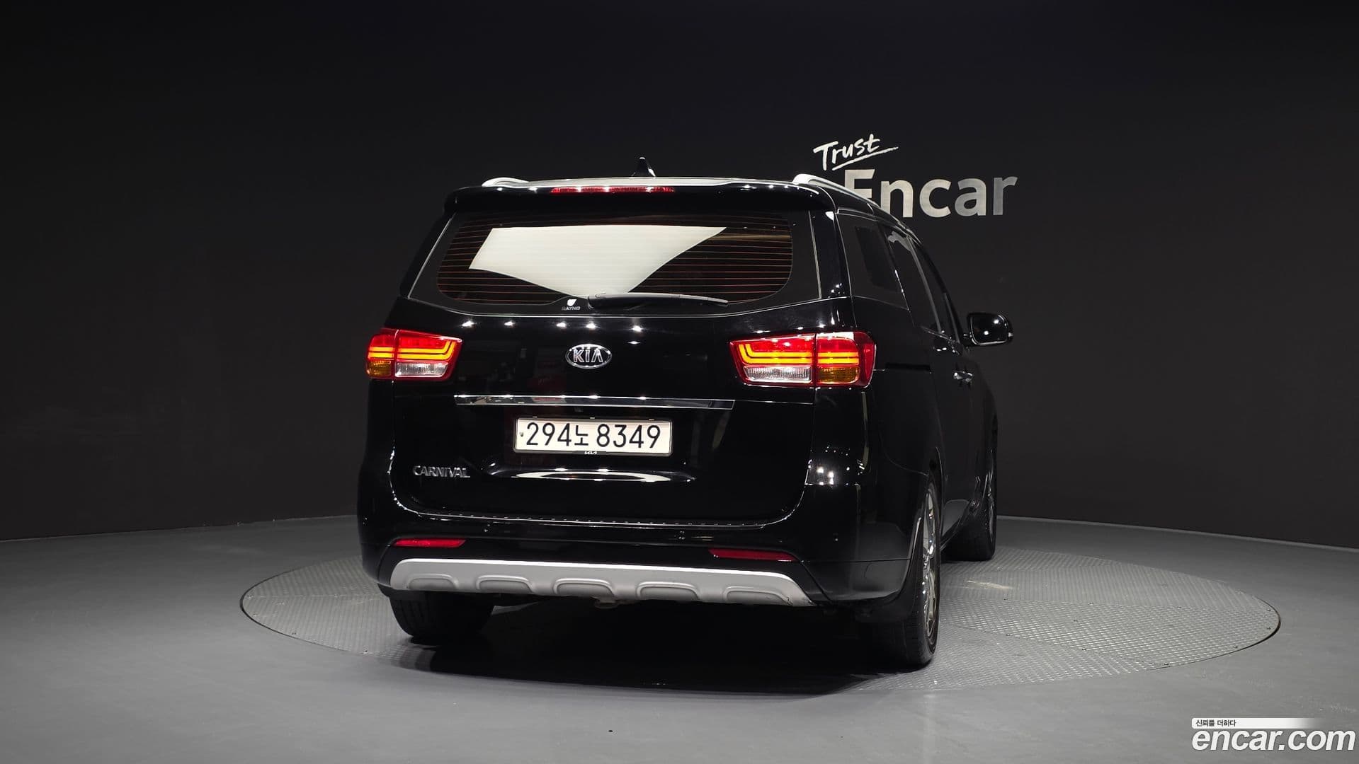 Main__Slider__Photo:Canival Kia 2018.0-3