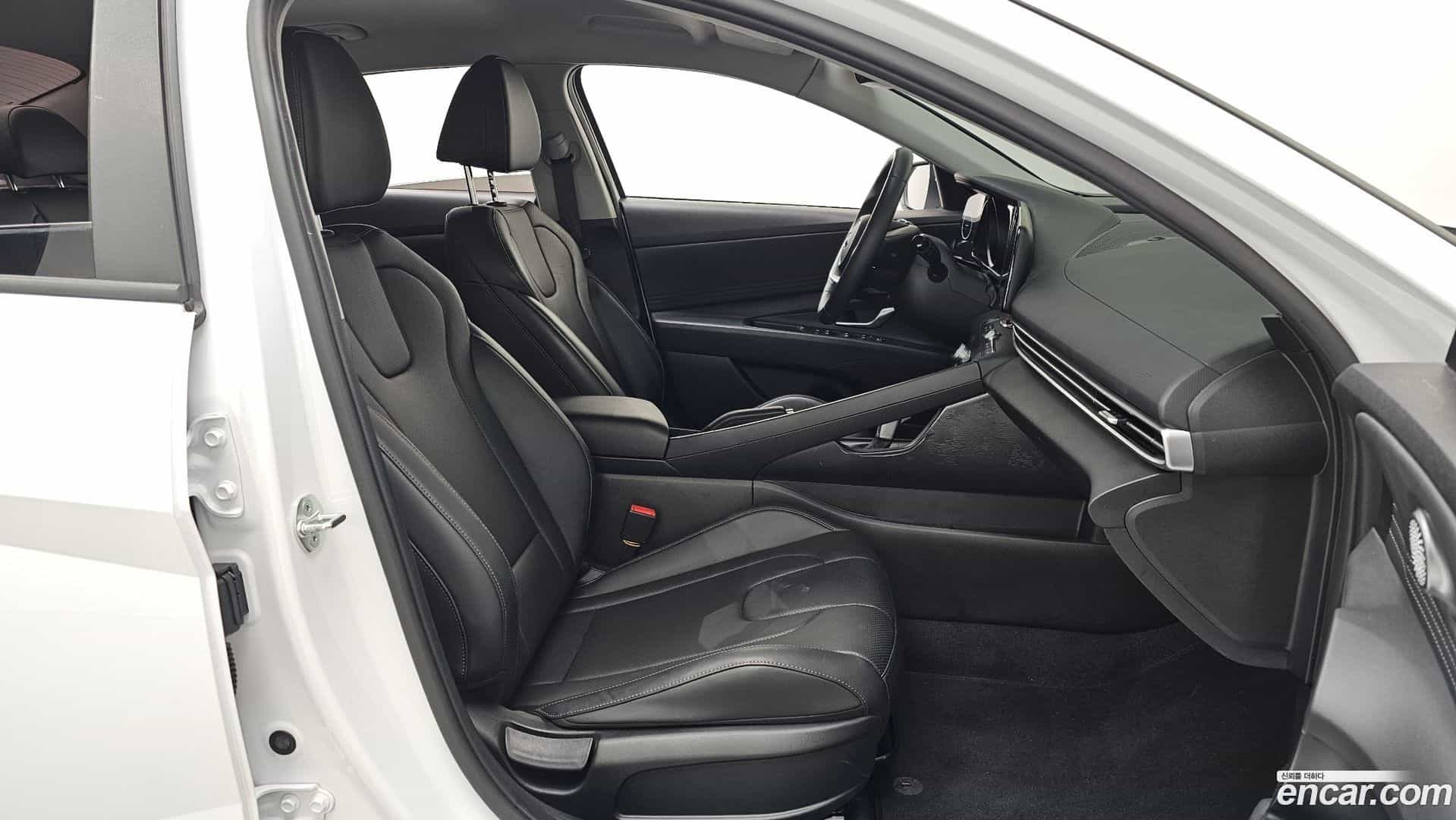 AVANTE Hyundai 2022.2-OPTION-015