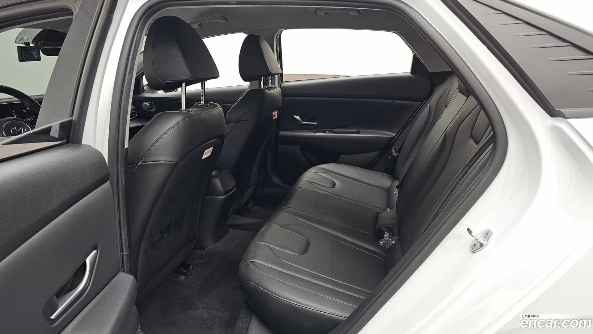 AVANTE Hyundai 2022.2-OPTION-016