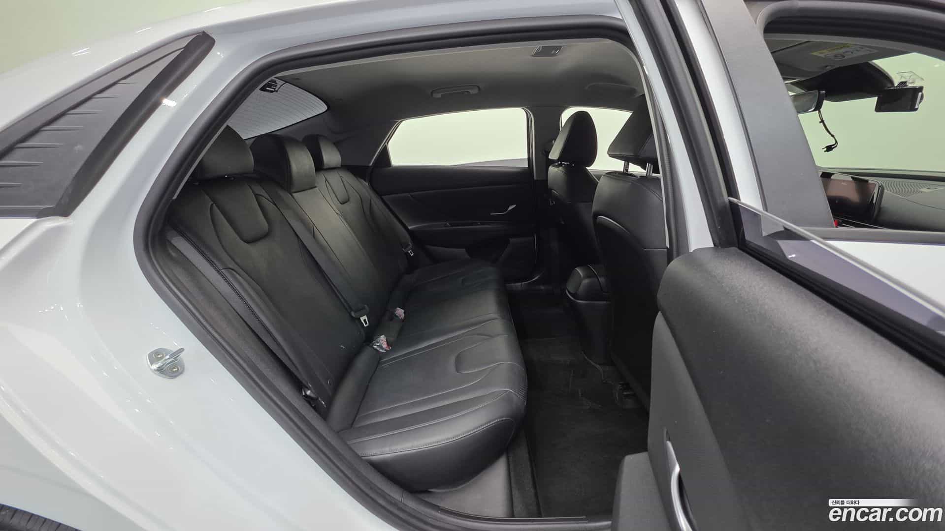 AVANTE Hyundai 2020.6-OPTION-023