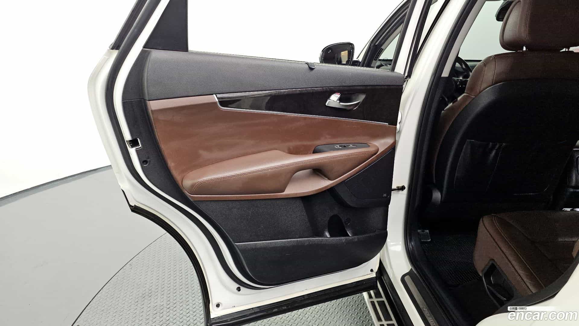 Sorento Kia 2016.6-INNER-035