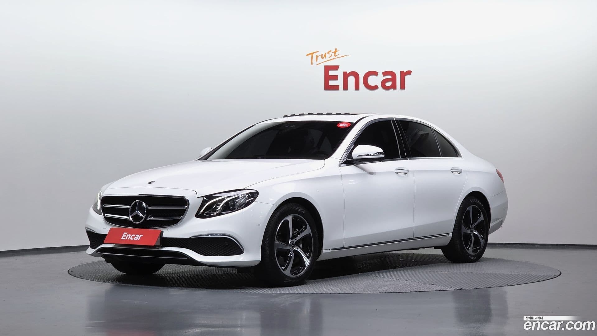 Main__Slider__Photo:E-Class Mercedes-Benz 2020.1-0
