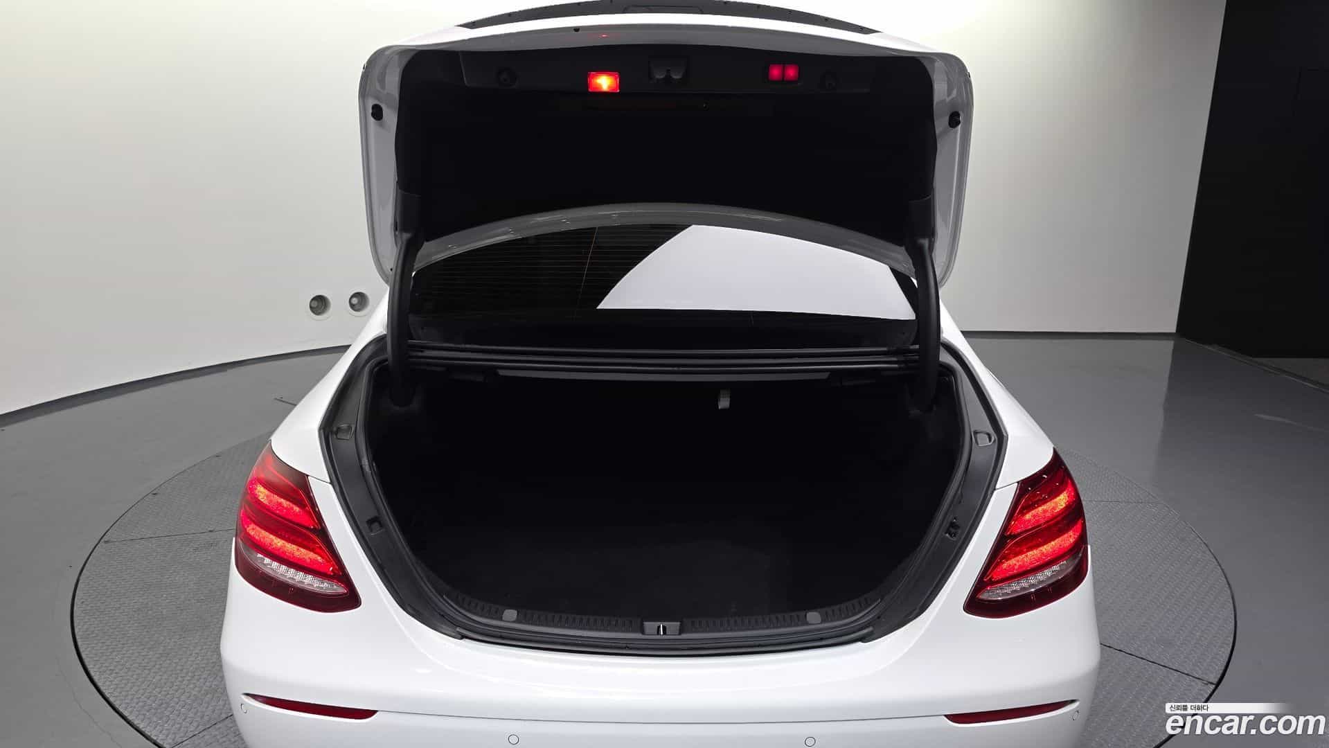 E-Class Mercedes-Benz 2020.1-OPTION-023
