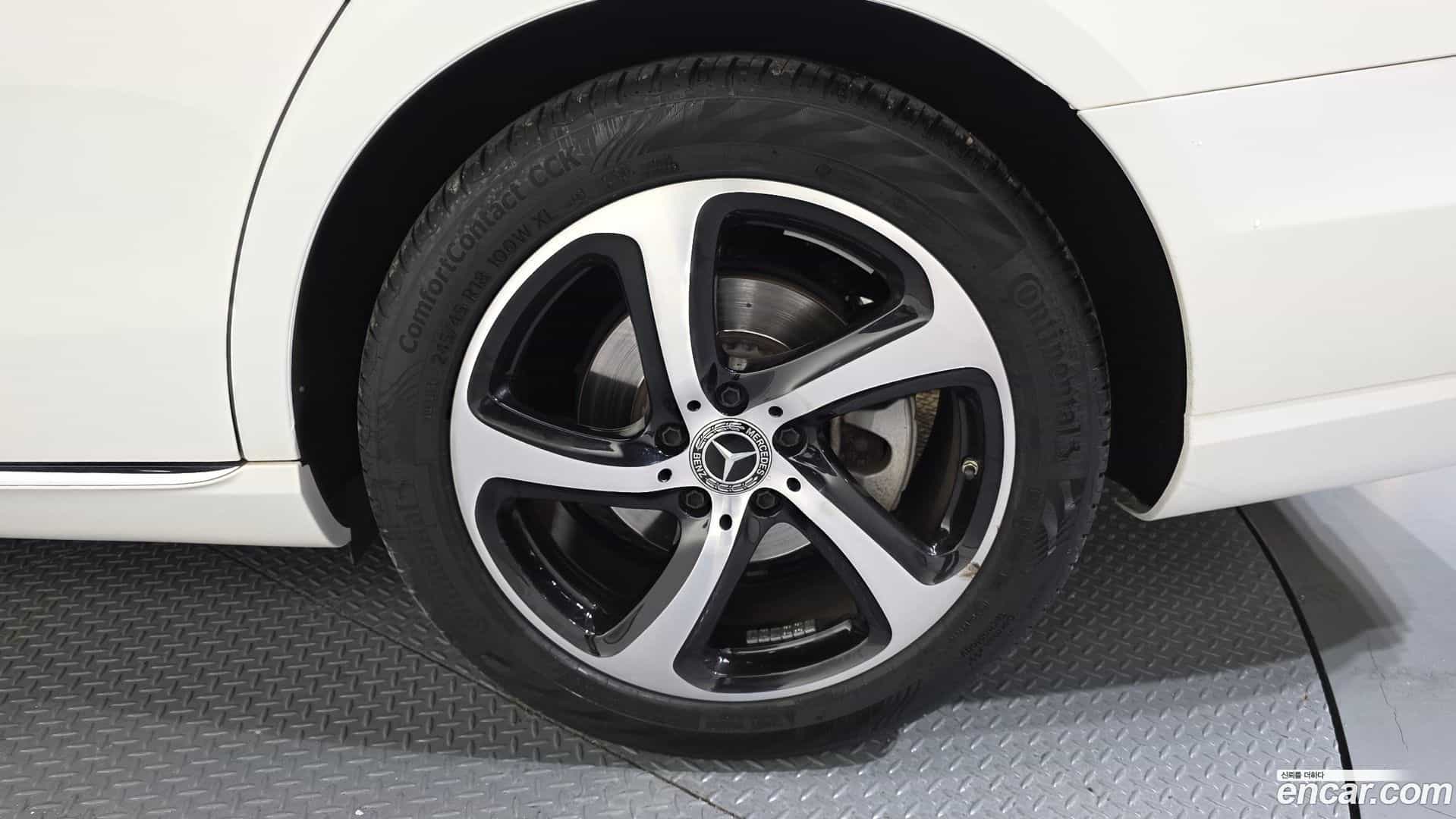 E-Class Mercedes-Benz 2020.1-OUTER-031