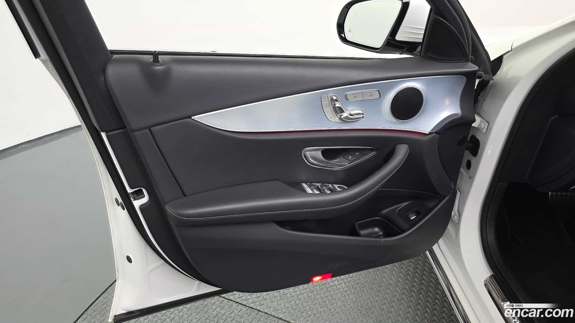 E-Class Mercedes-Benz 2020.1-INNER-034