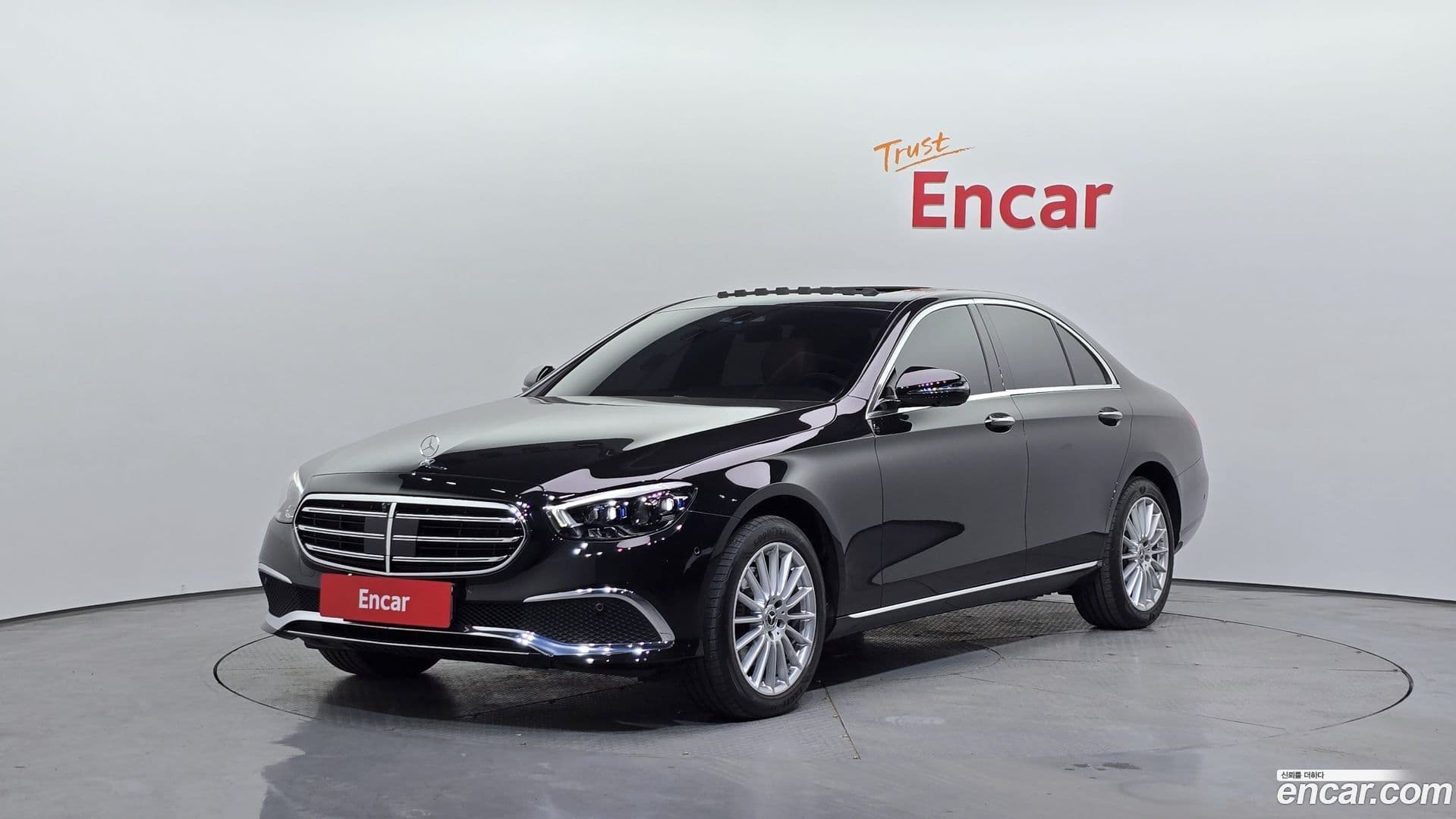 Main__Slider__Photo:E-Class Mercedes-Benz 2023.1-0