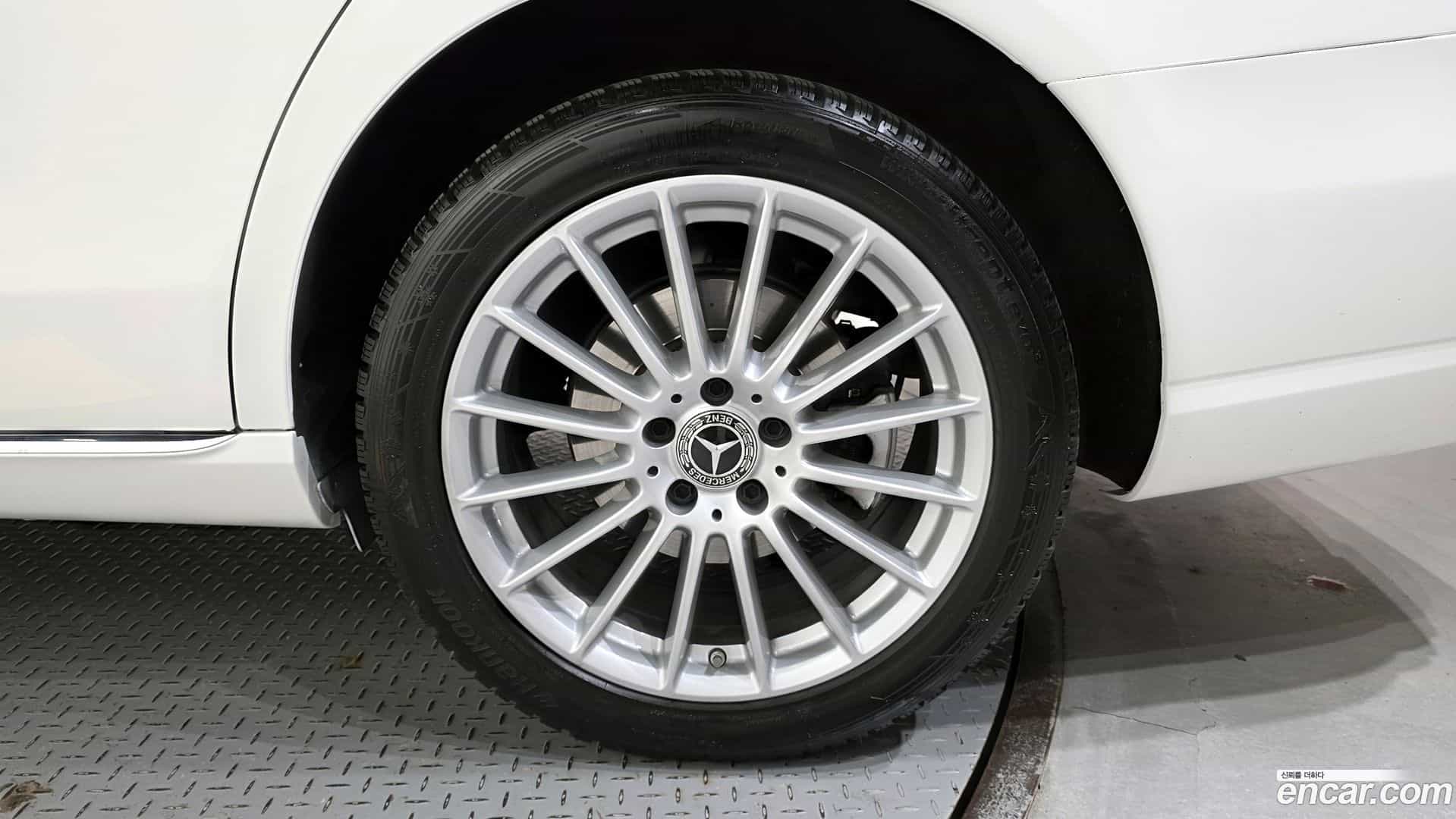 E-Class Mercedes-Benz 2023.8-OUTER-005