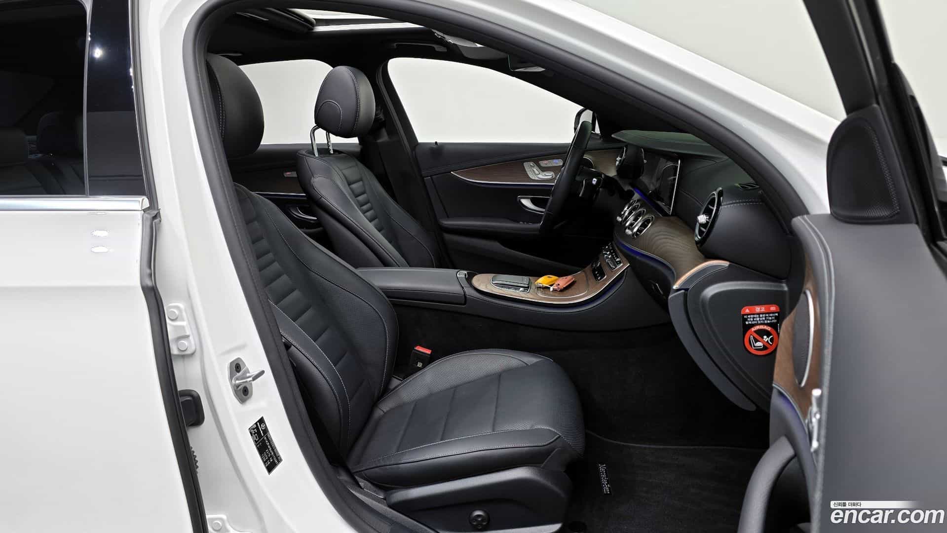 E-Class Mercedes-Benz 2023.8-INNER-010