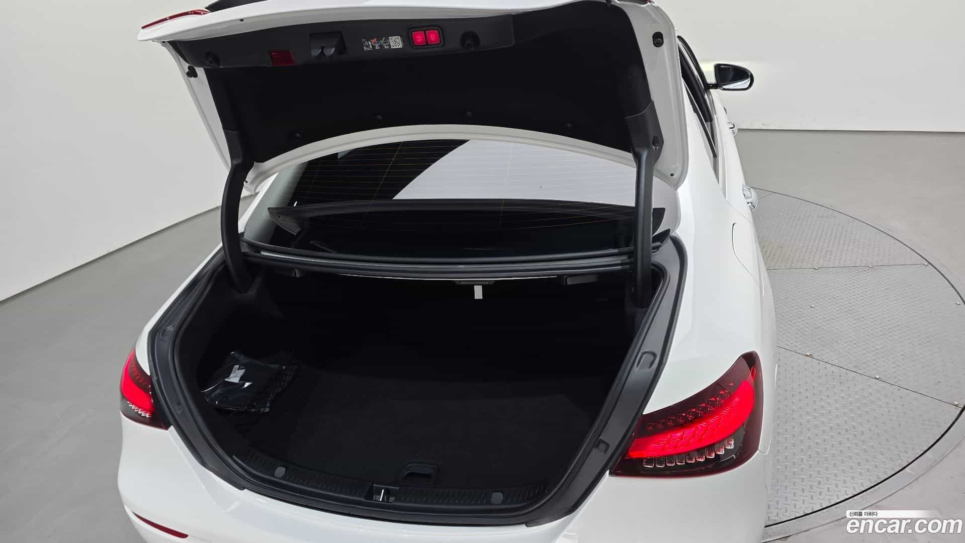 E-Class Mercedes-Benz 2023.8-OPTION-024
