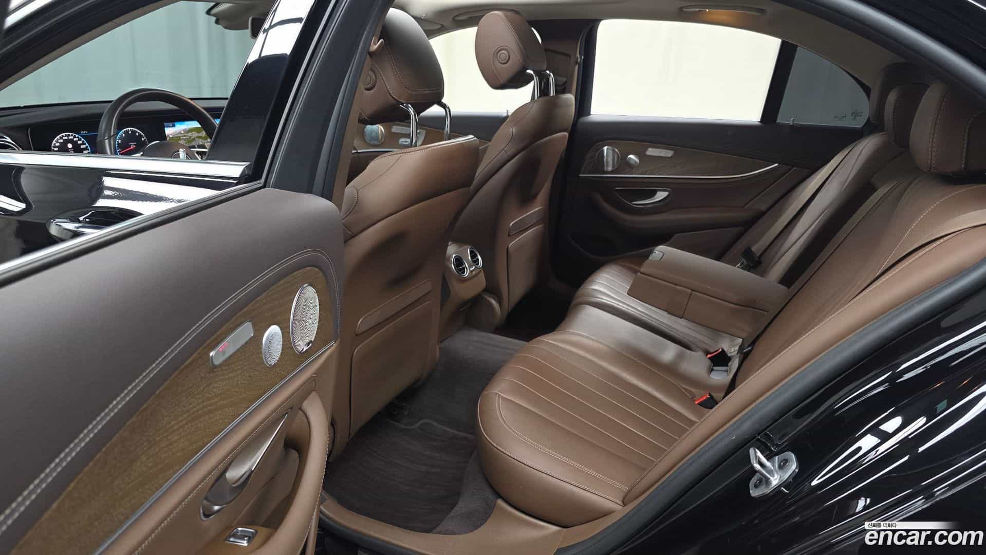 E-Class Mercedes-Benz 2019.6-OPTION-015