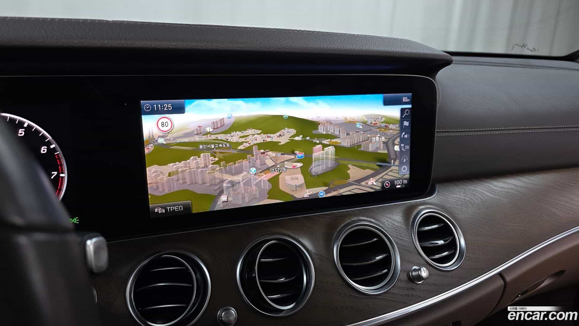 E-Class Mercedes-Benz 2019.6-OPTION-019