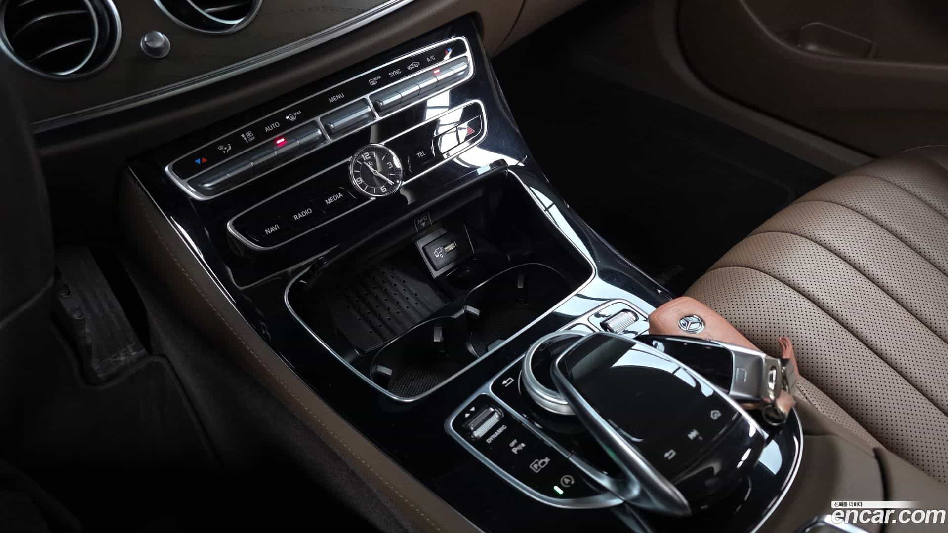E-Class Mercedes-Benz 2019.6-OPTION-021