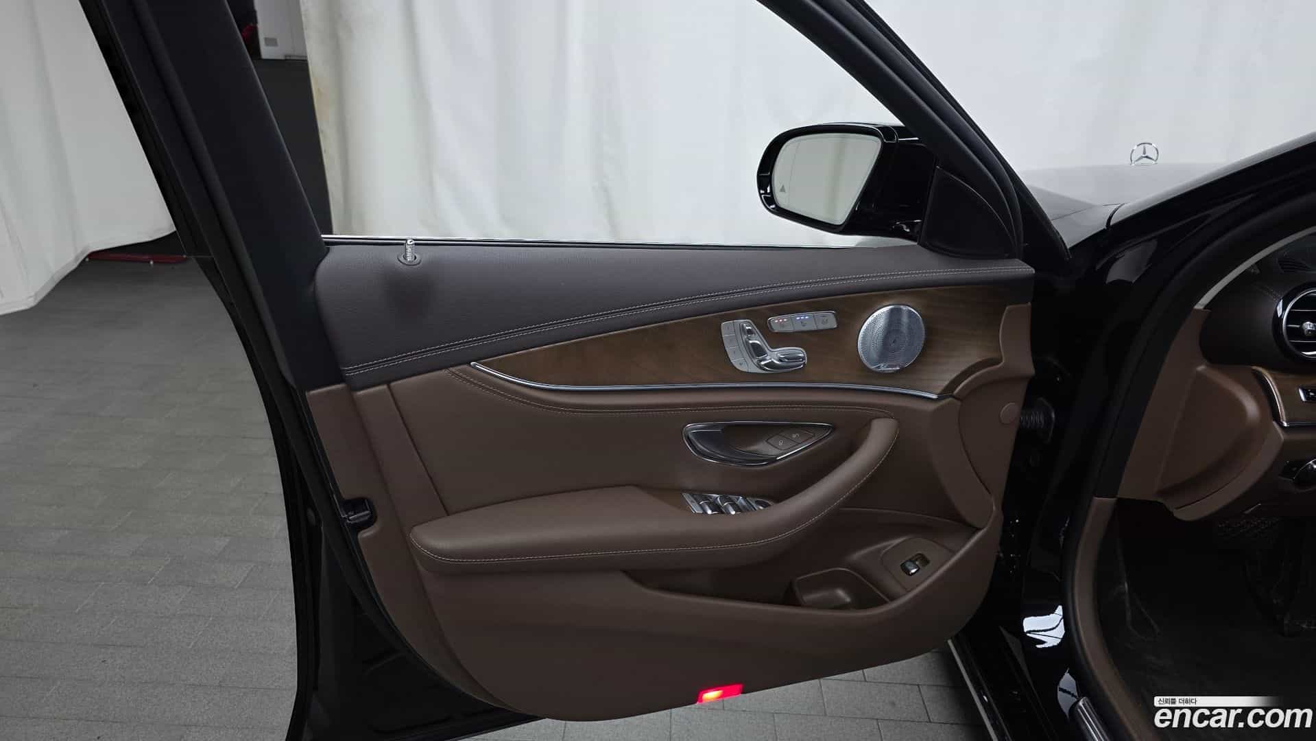 E-Class Mercedes-Benz 2019.6-INNER-034
