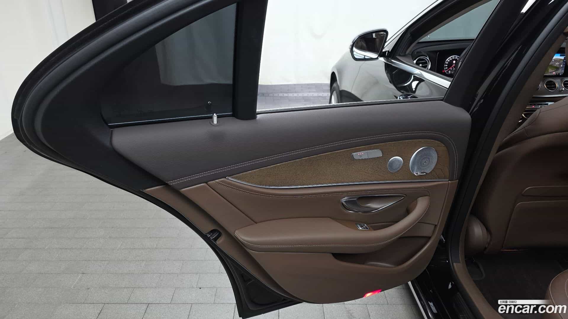 E-Class Mercedes-Benz 2019.6-INNER-035