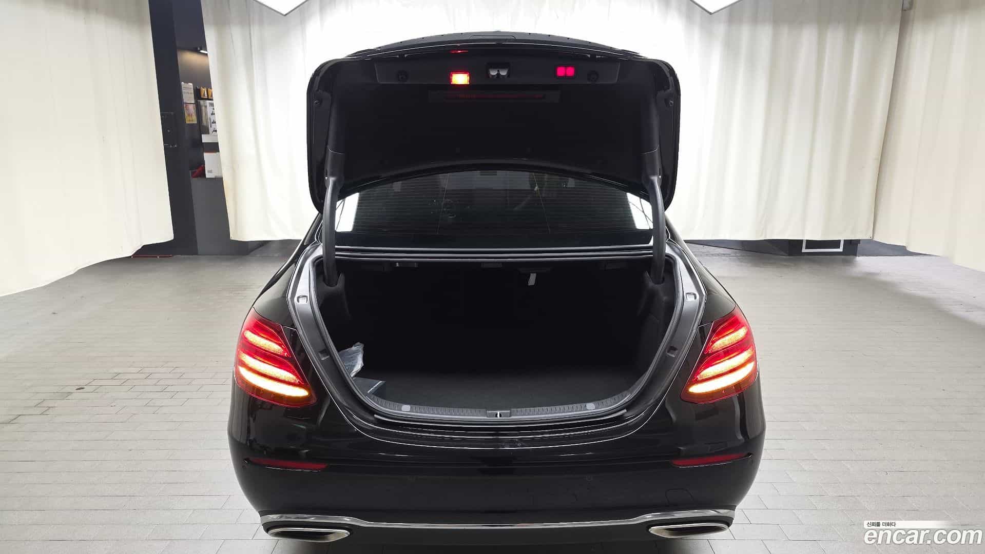 E-Class Mercedes-Benz 2019.6-OPTION-040