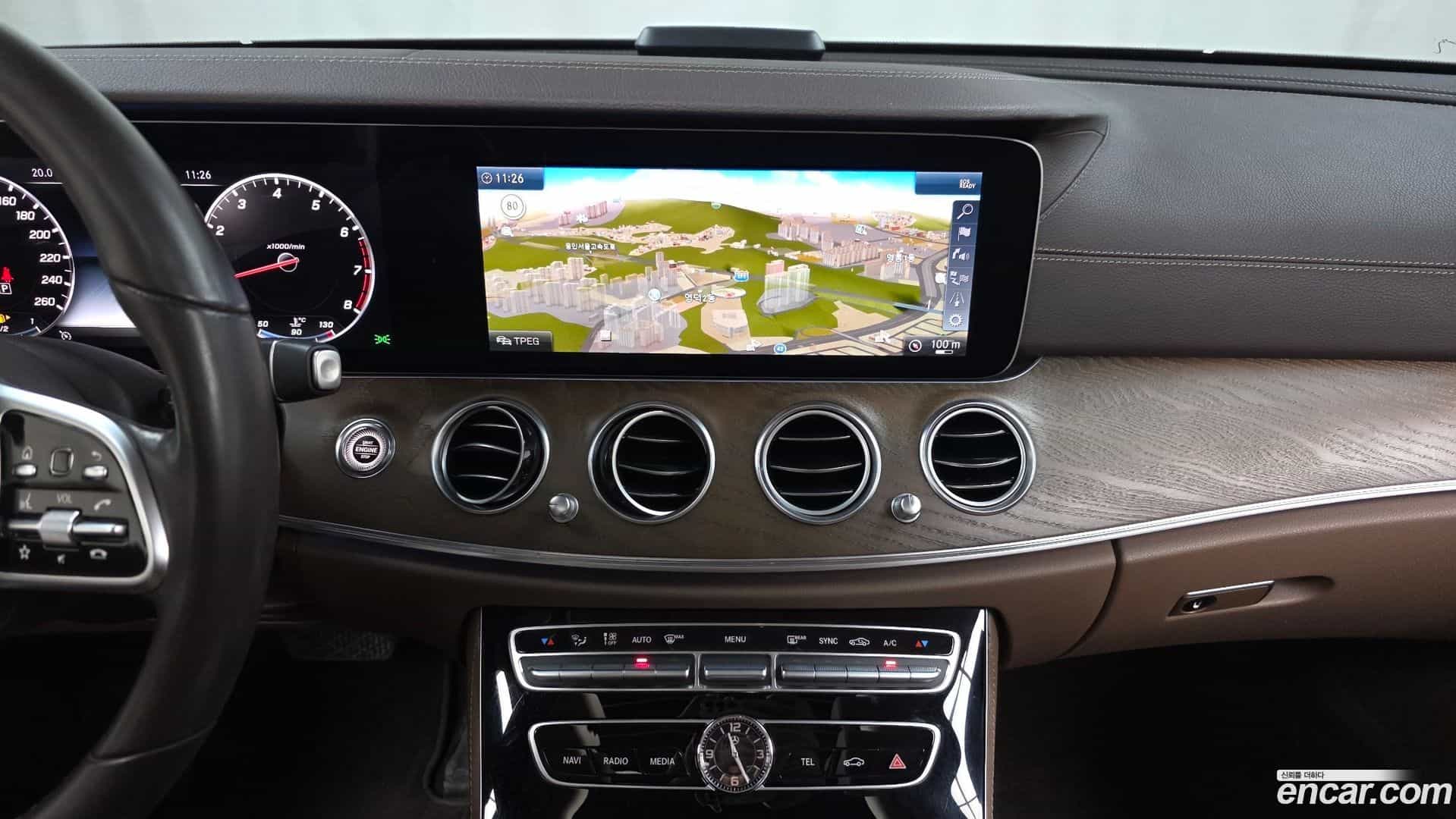 E-Class Mercedes-Benz 2019.6-OPTION-042