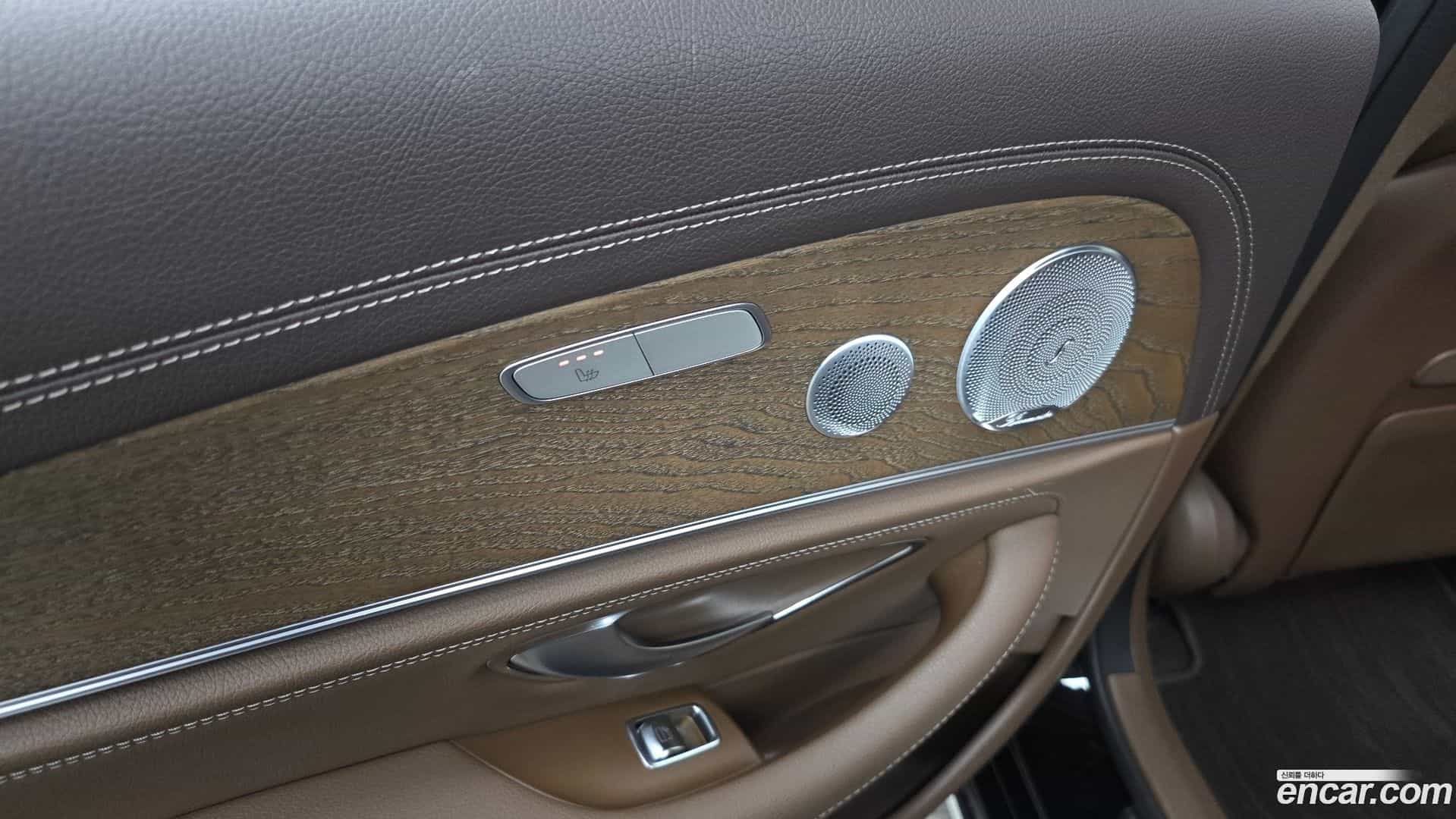 E-Class Mercedes-Benz 2019.6-OPTION-043