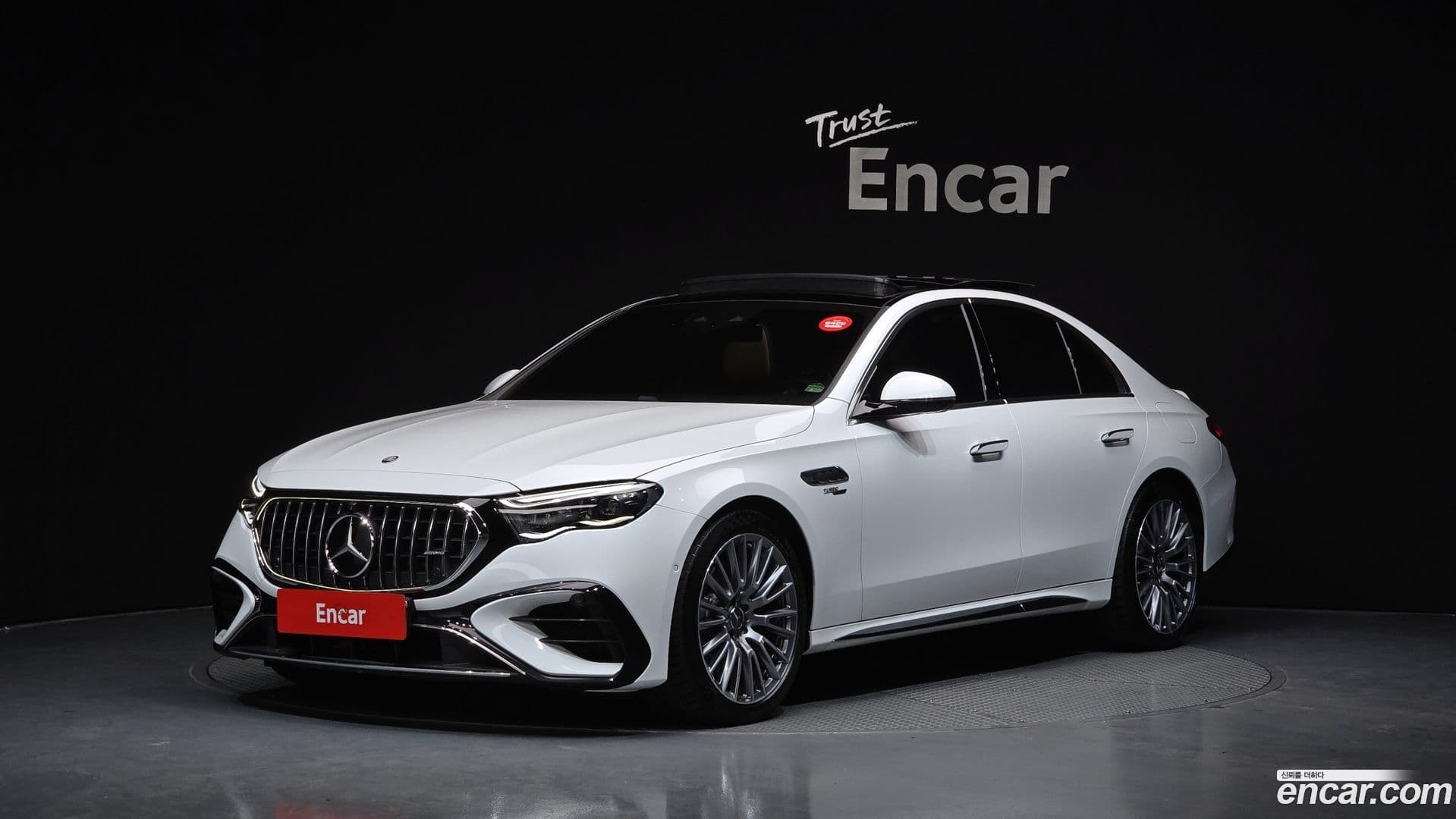Main__Slider__Photo:E-Class Mercedes-Benz 2025.2-0