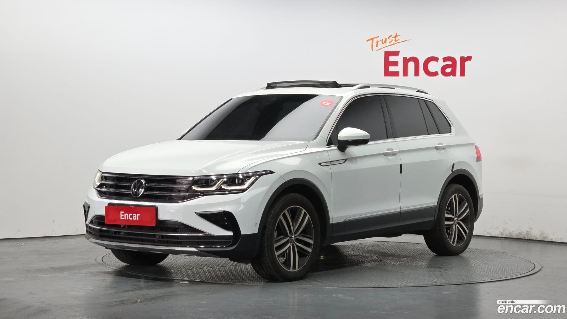 Main__Slider__Photo:Tiguan Volkswagen 2023.9-0