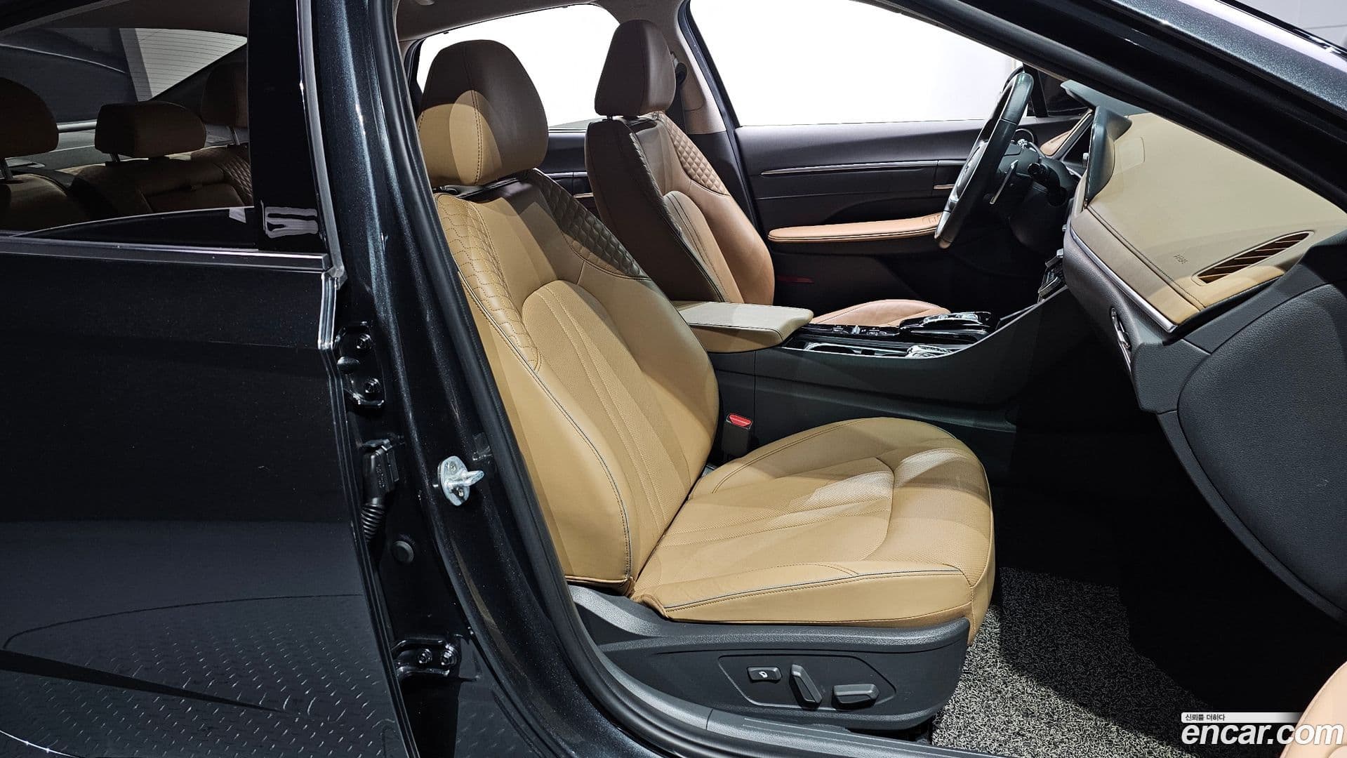 Main__Slider__Photo:Sonata Hyundai 2020.6-9