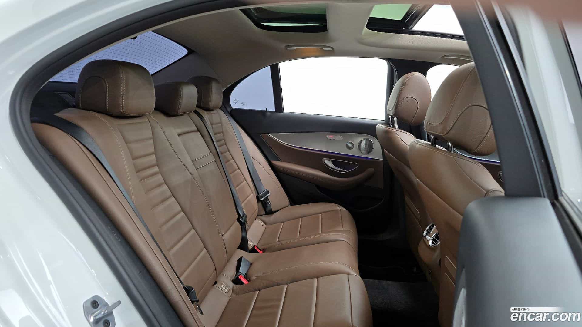 E-Class Mercedes-Benz 2018.11-OPTION-015