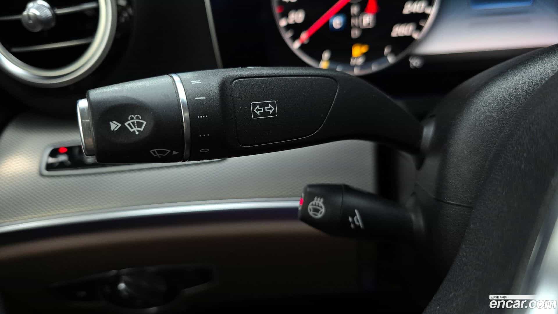 E-Class Mercedes-Benz 2018.11-OPTION-041