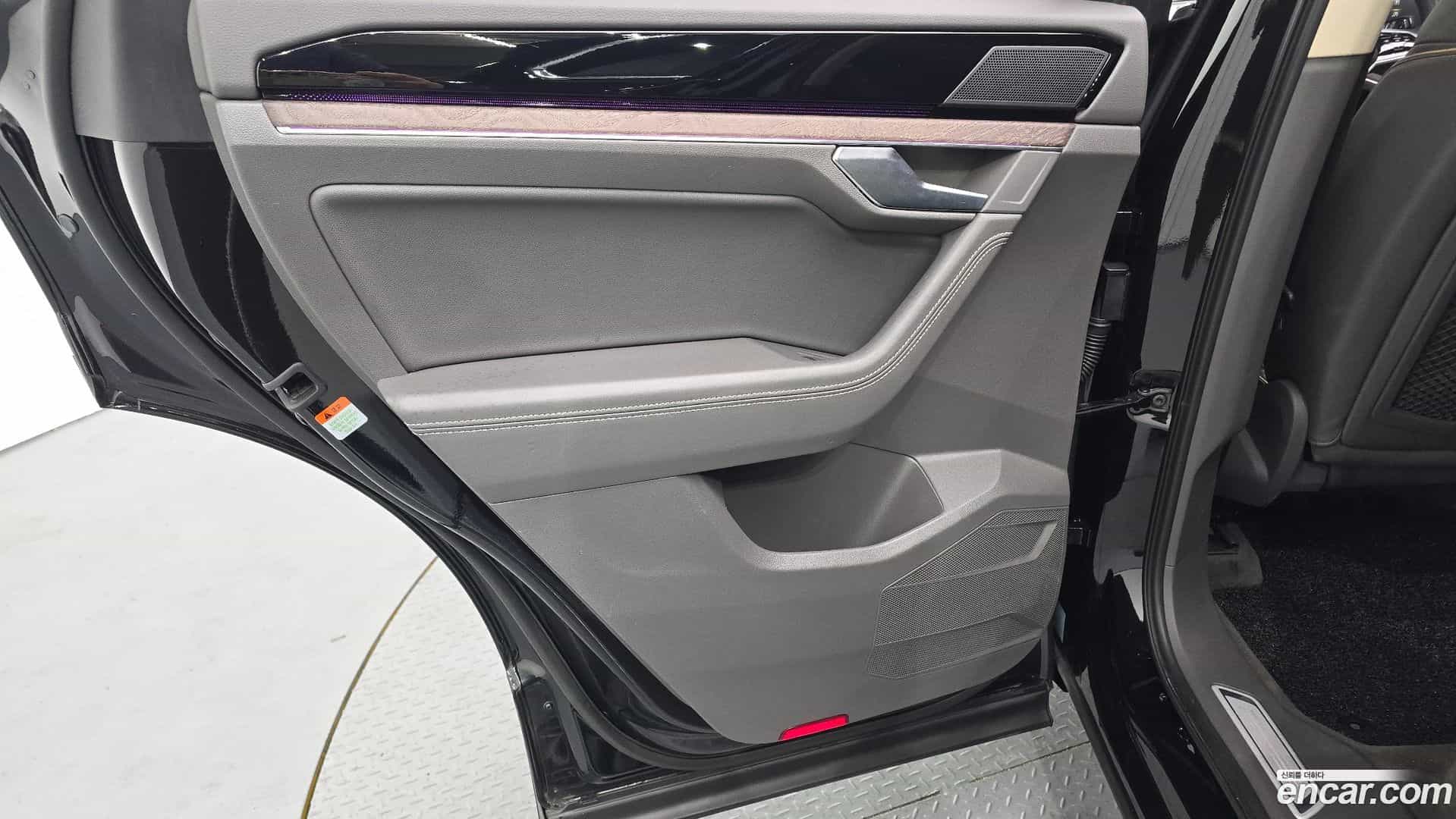 Touareg Volkswagen 2023.4-INNER-035