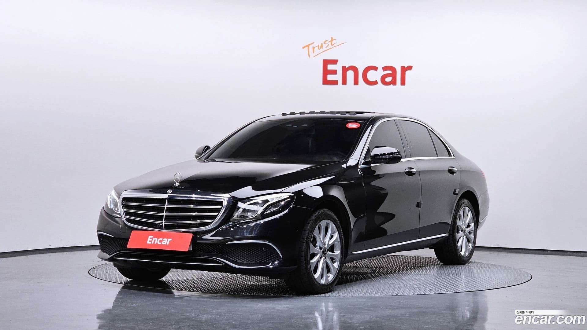 Main__Slider__Photo:E-Class Mercedes-Benz 2018.0-0