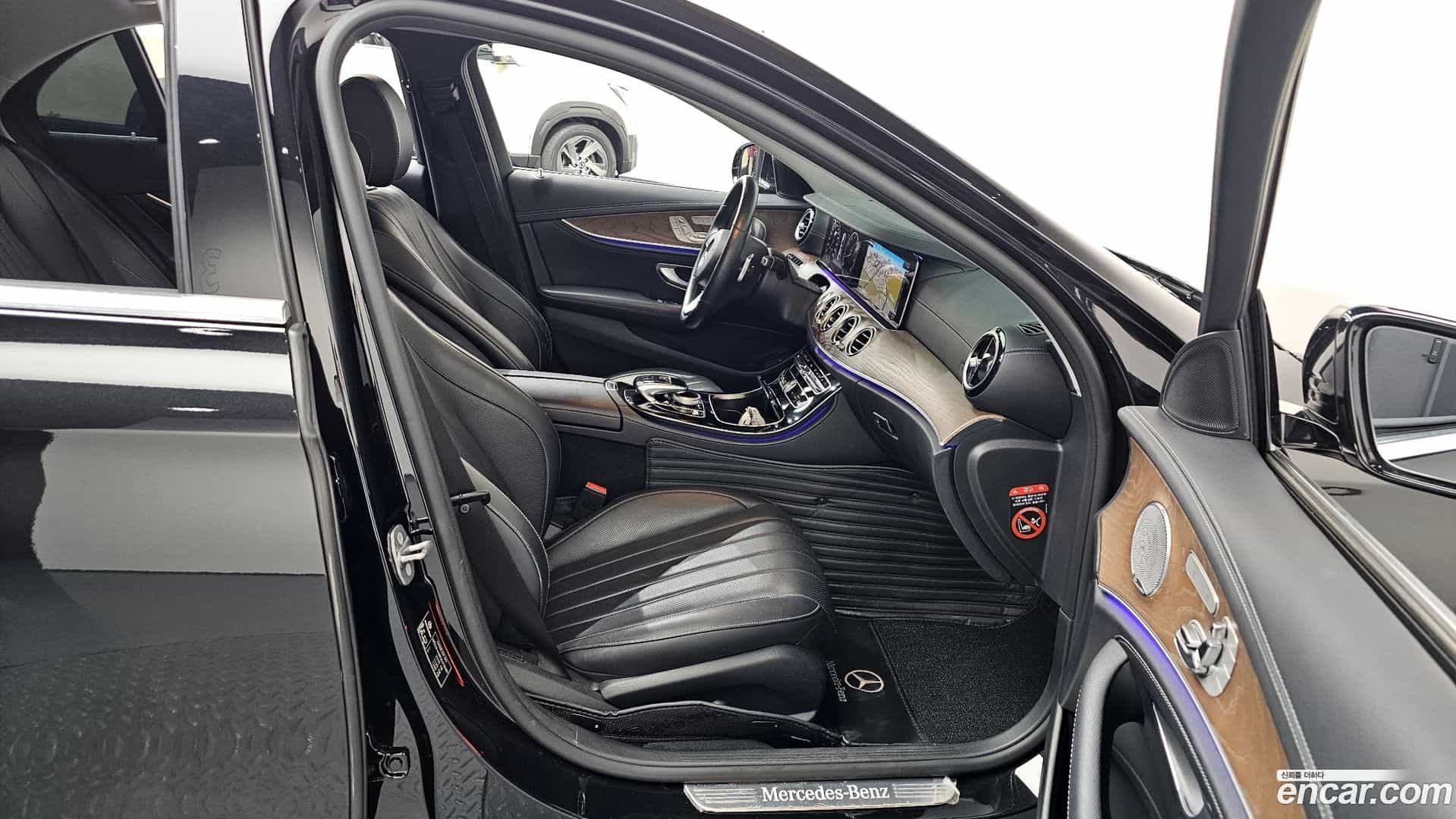 E-Class Mercedes-Benz 2018.0-OPTION-015