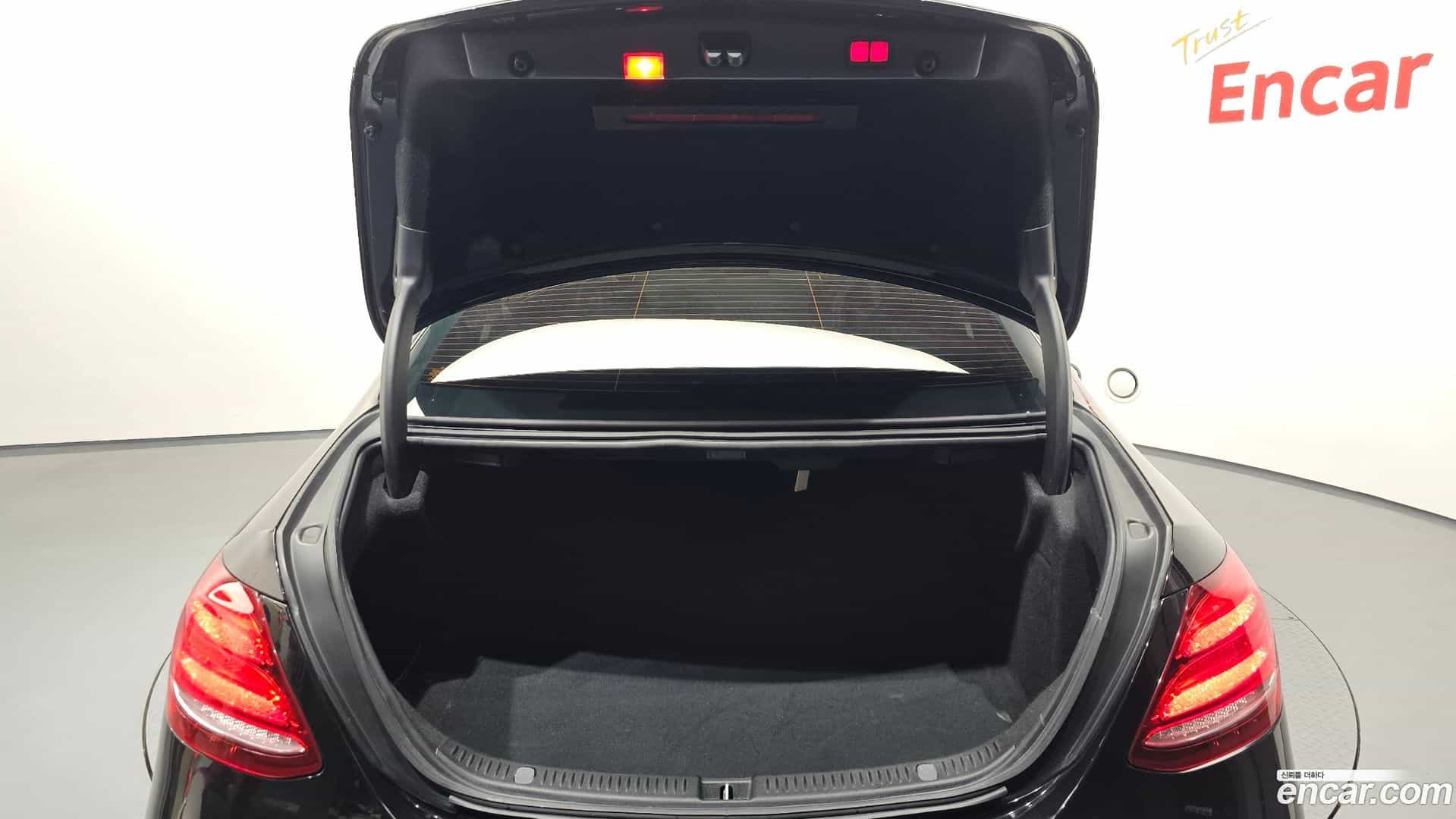 E-Class Mercedes-Benz 2018.0-OPTION-024