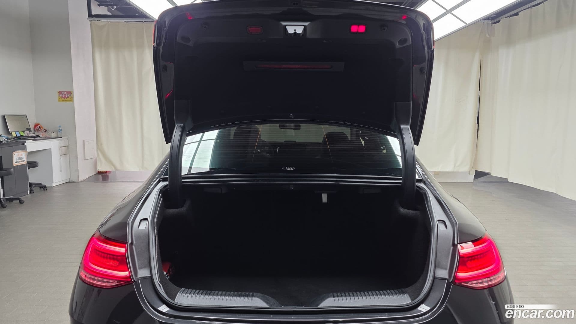 Main__Slider__Photo:CLS-Class Mercedes-Benz 2021.2-19