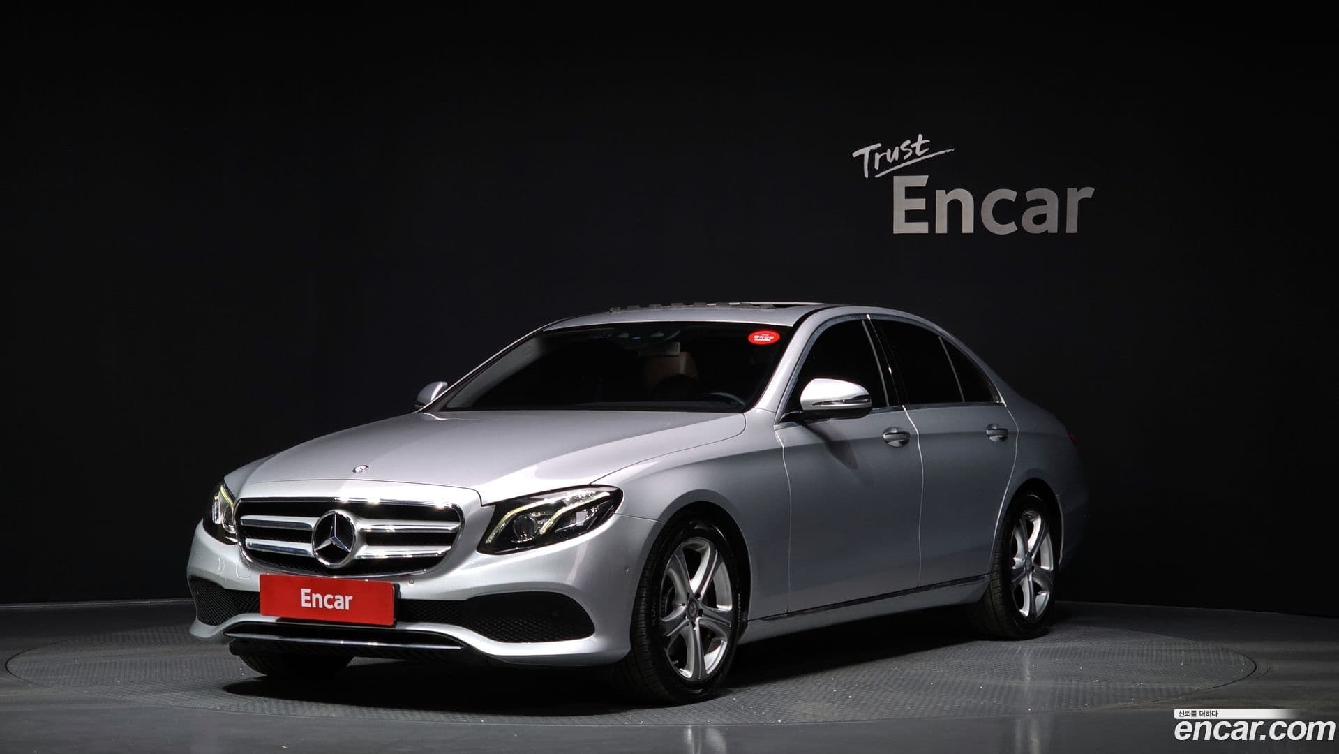 Main__Slider__Photo:E-Class Mercedes-Benz 2017.7-0