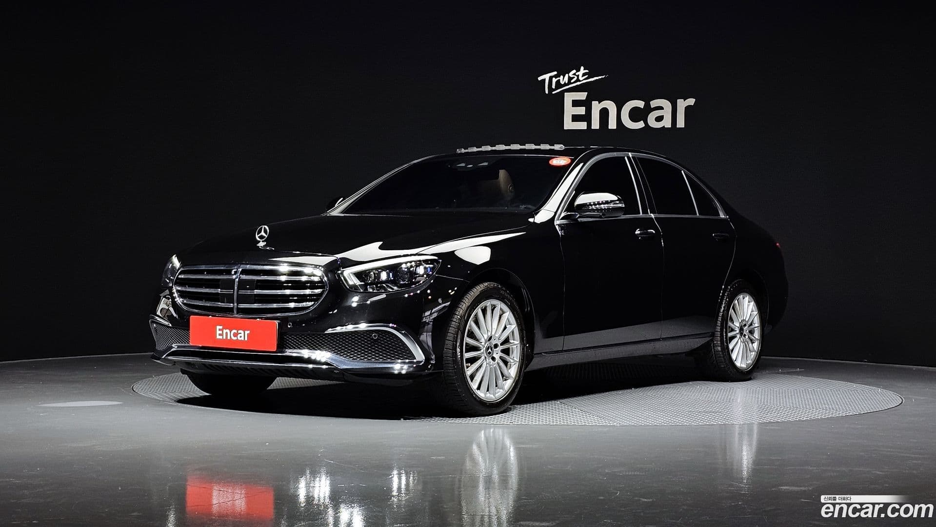Main__Slider__Photo:E-Class Mercedes-Benz 2021.7-0