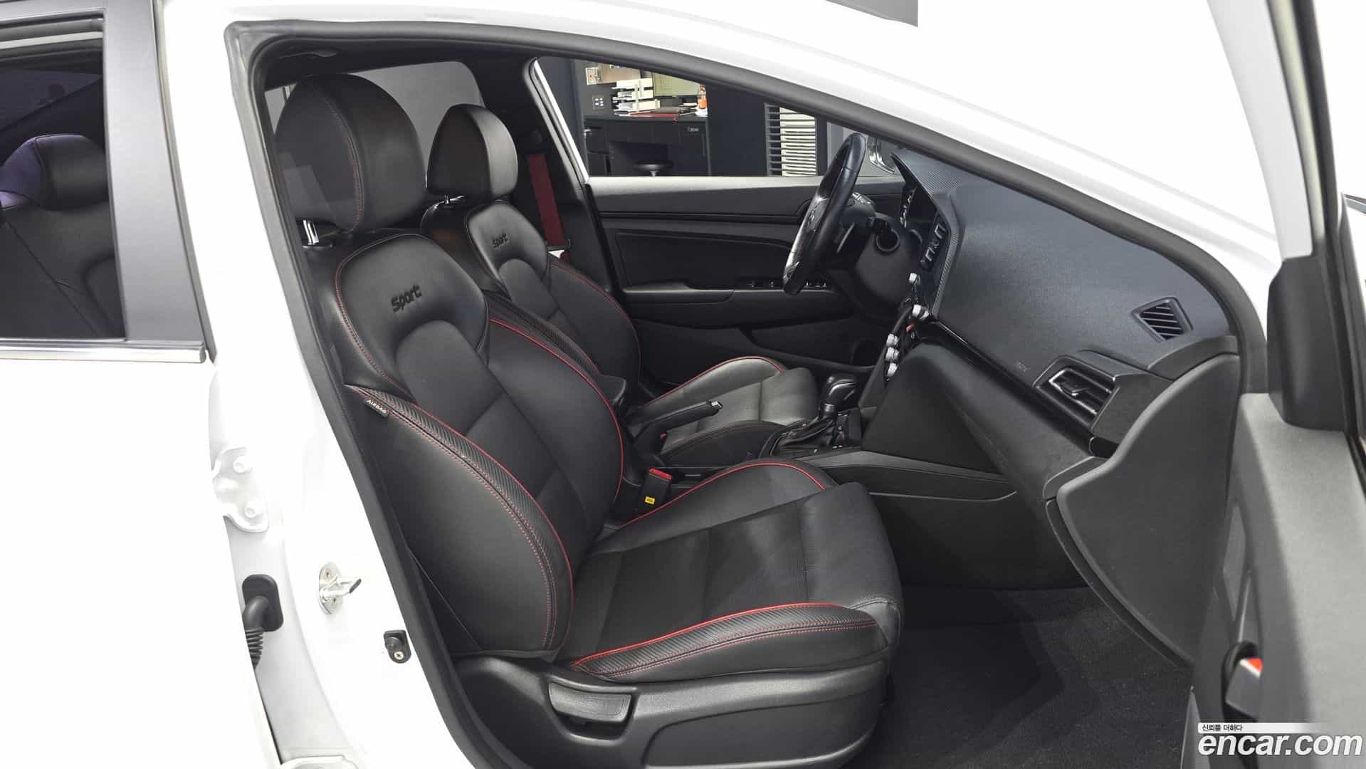 AVANTE Hyundai 2018.11-OPTION-015